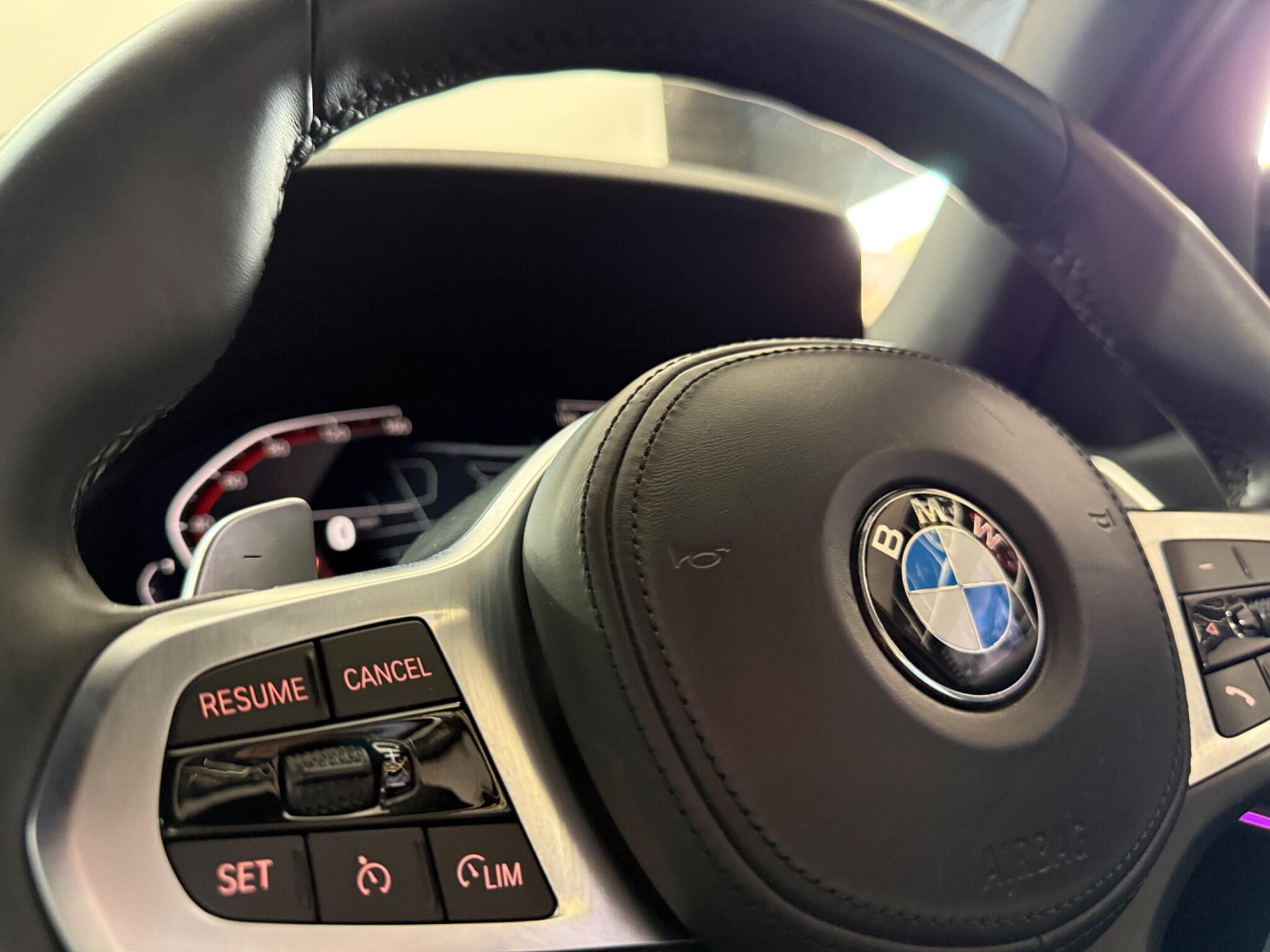 BMW 3 Series view 16