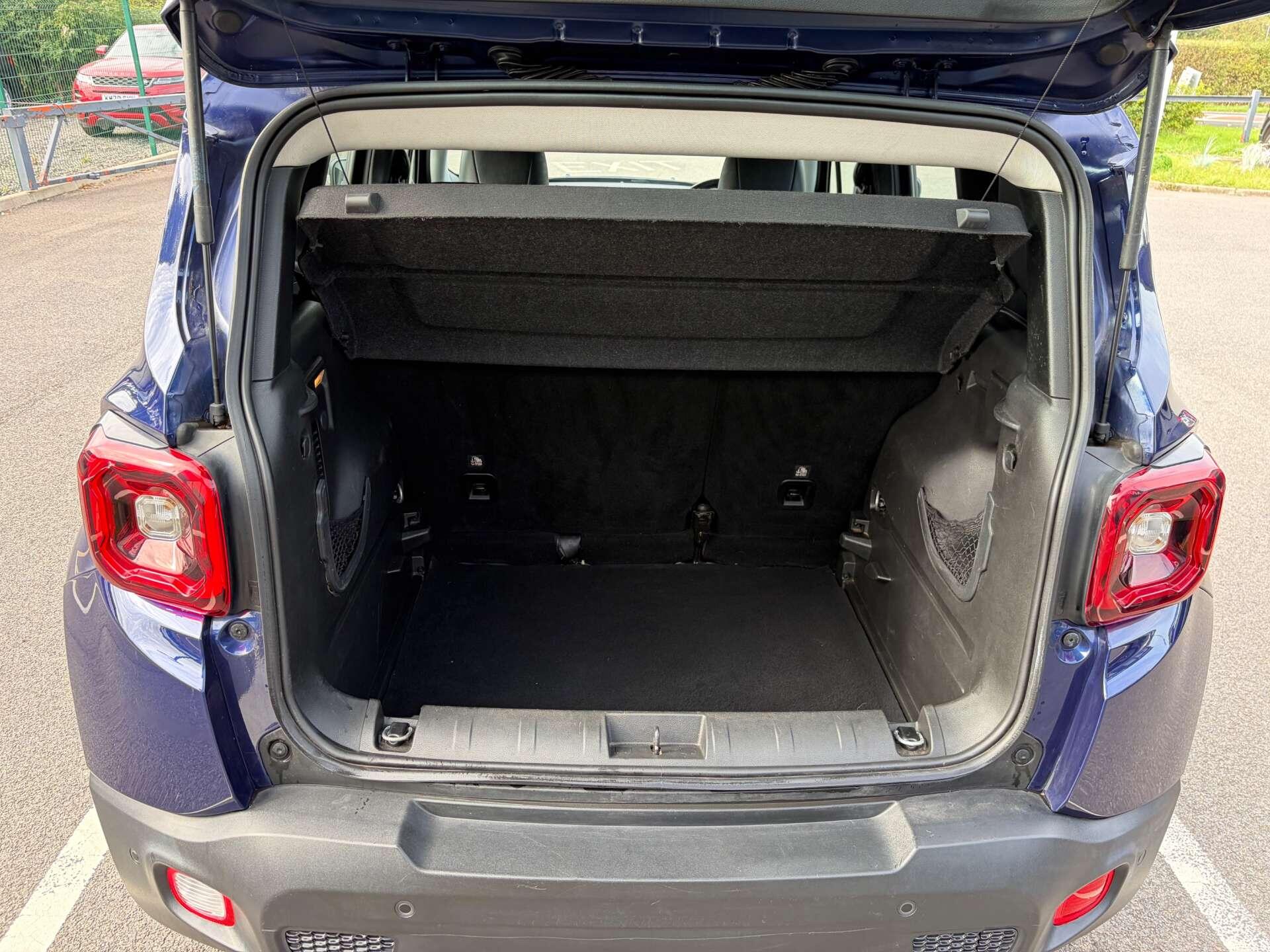Jeep Renegade view 25
