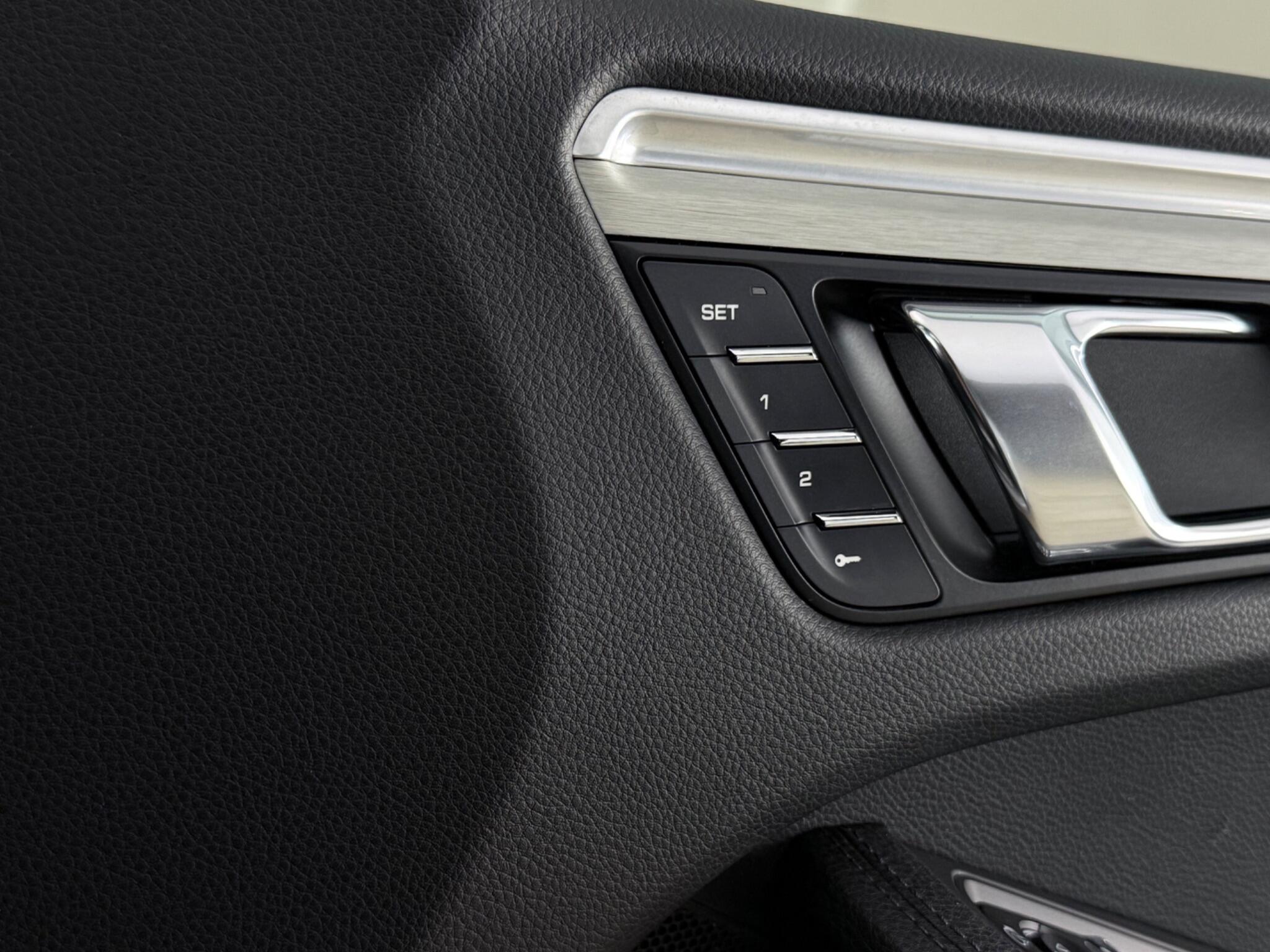 Porsche Macan view 20