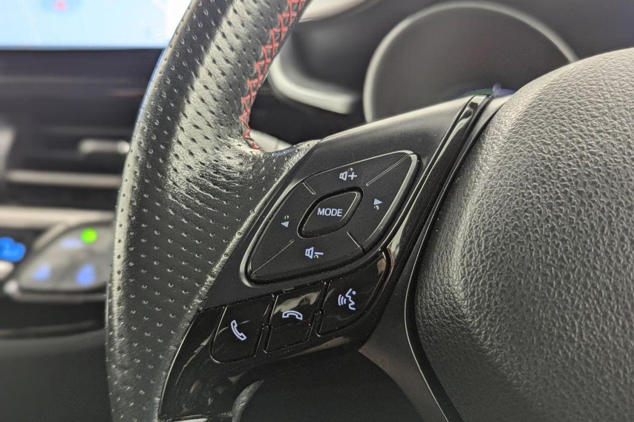 Toyota C-HR view 33
