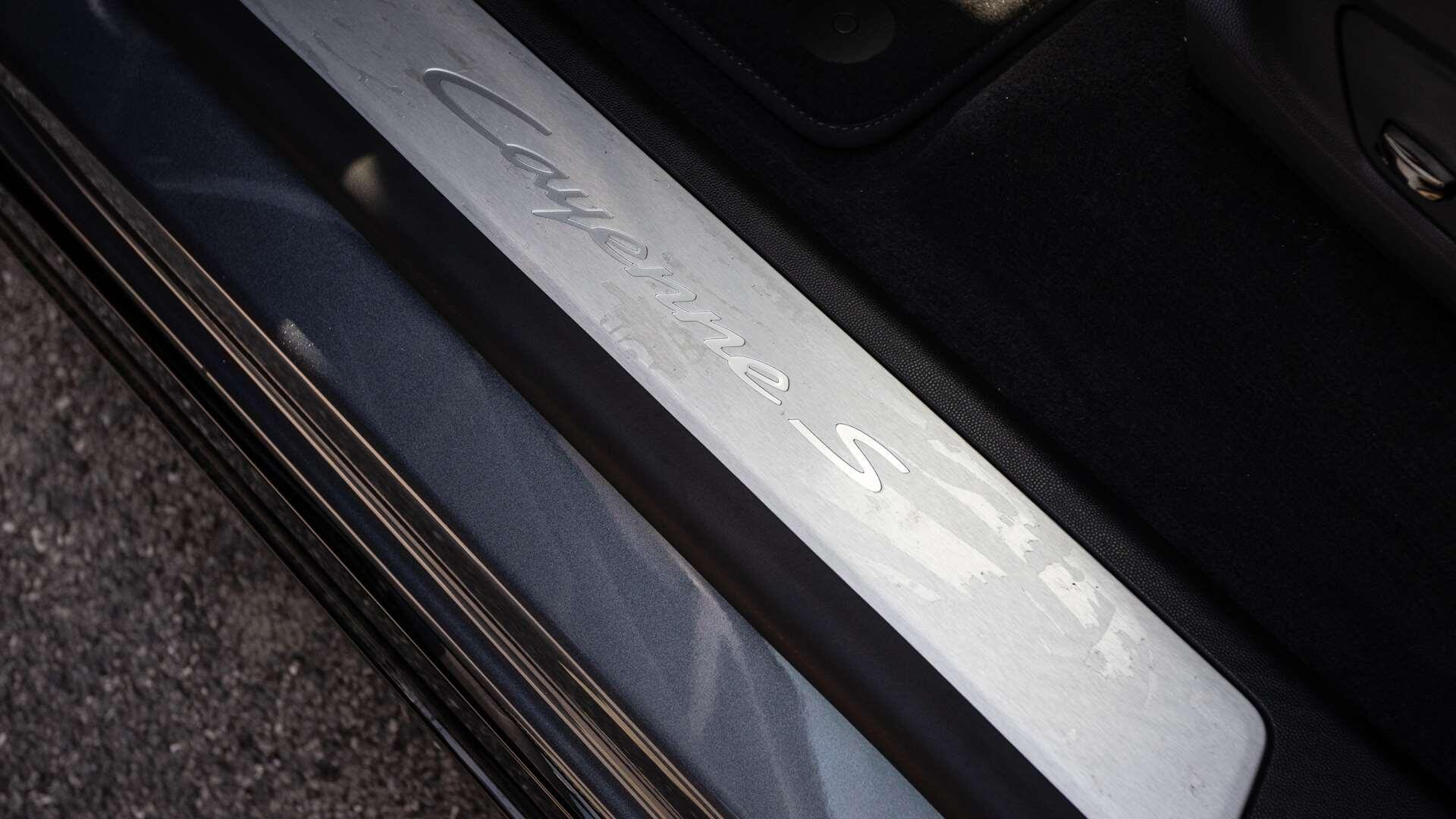 Porsche Cayenne view 36