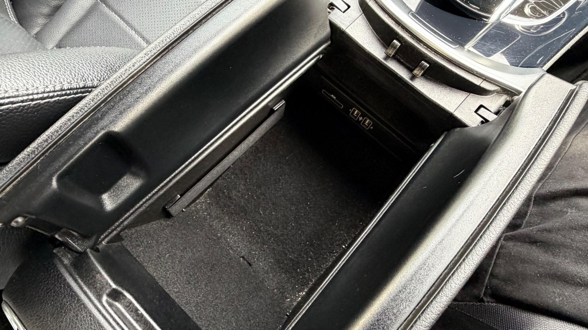 Mercedes-Benz C-Class view 26