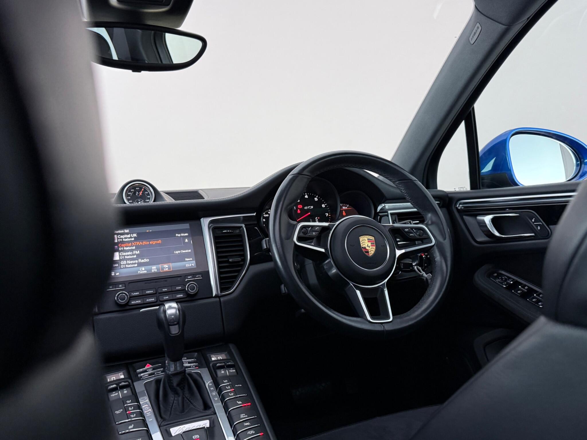 Porsche Macan view 18
