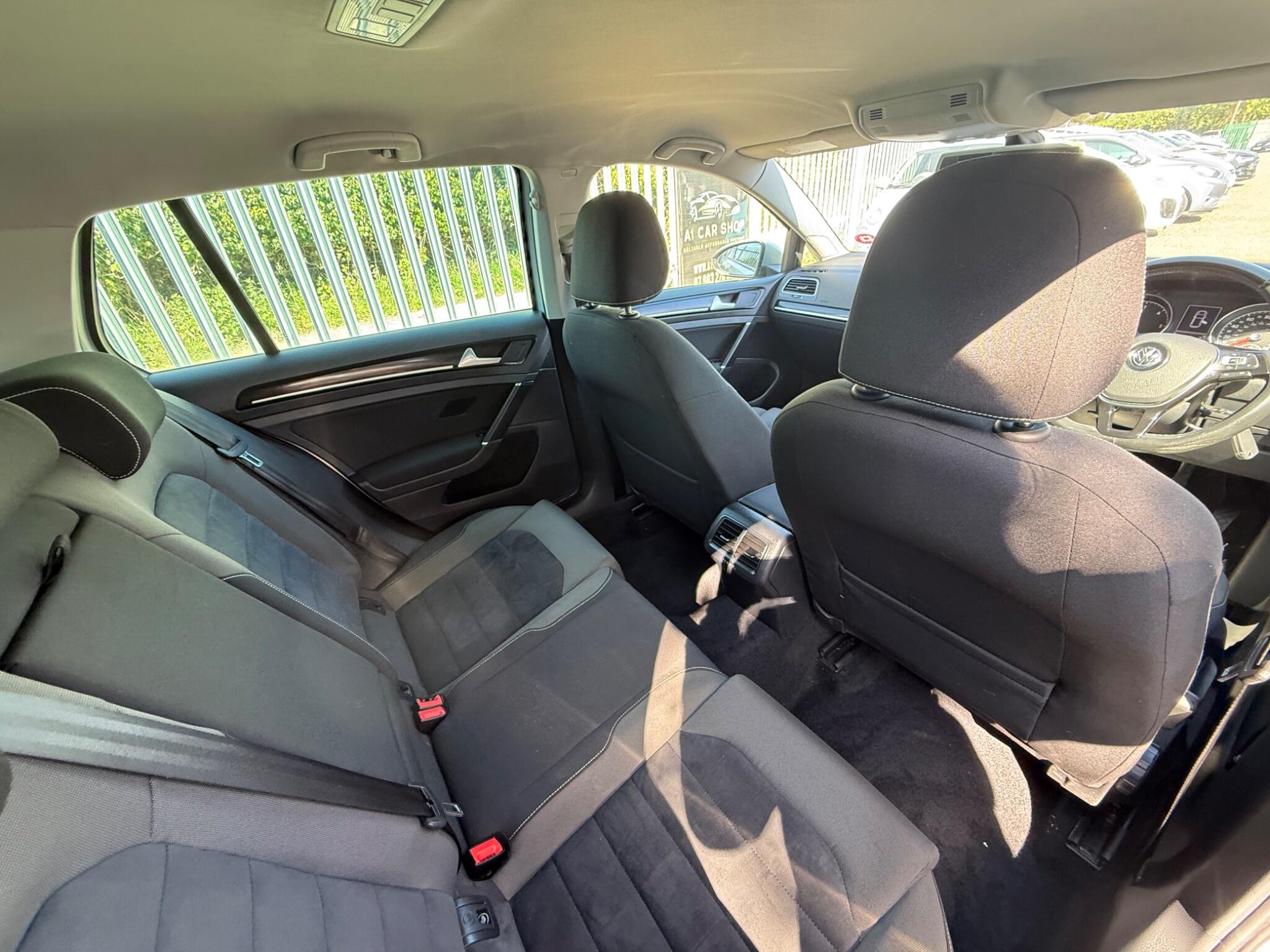 2014 Volkswagen Golf image 22