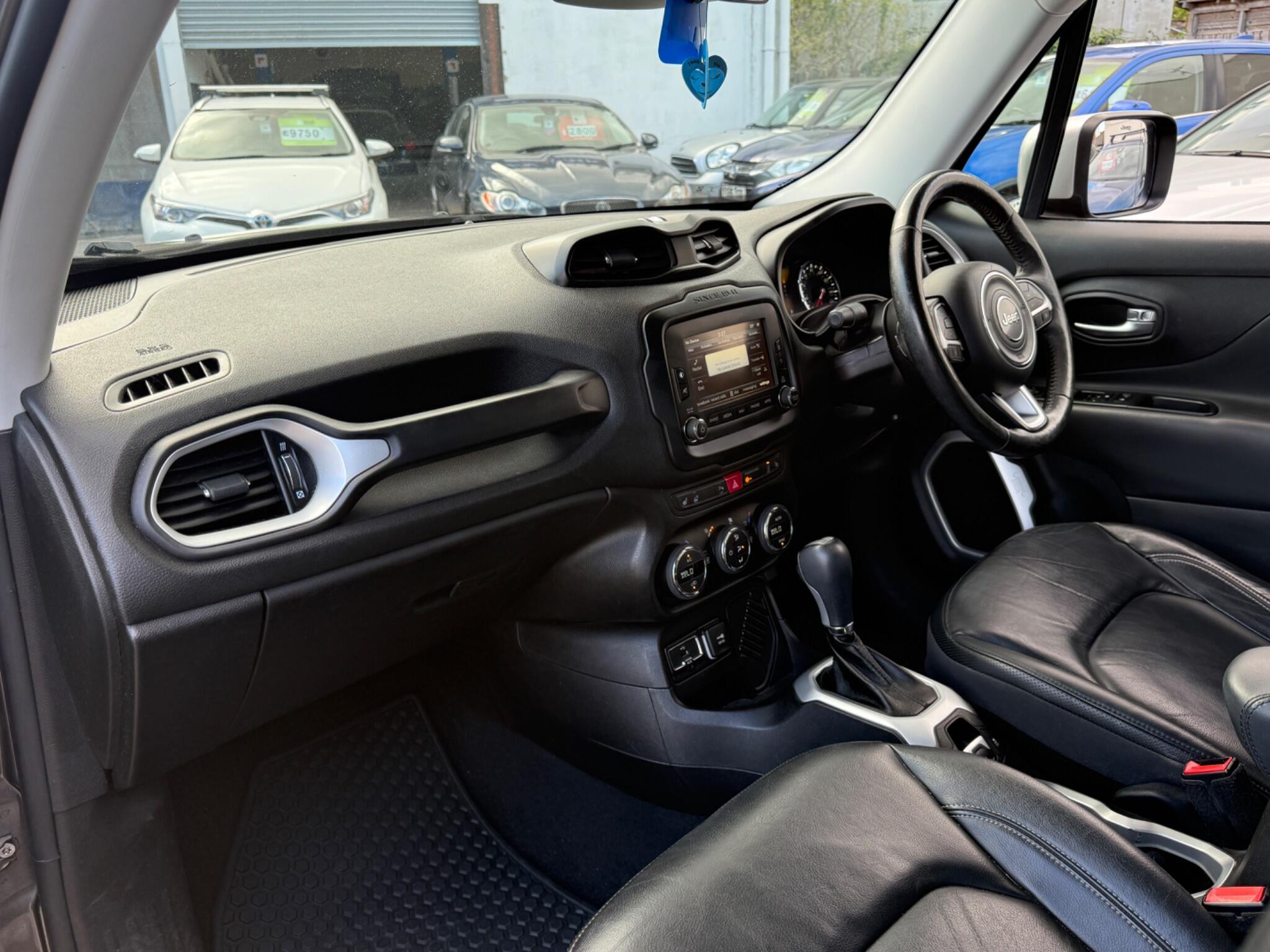Jeep Renegade - Image 46