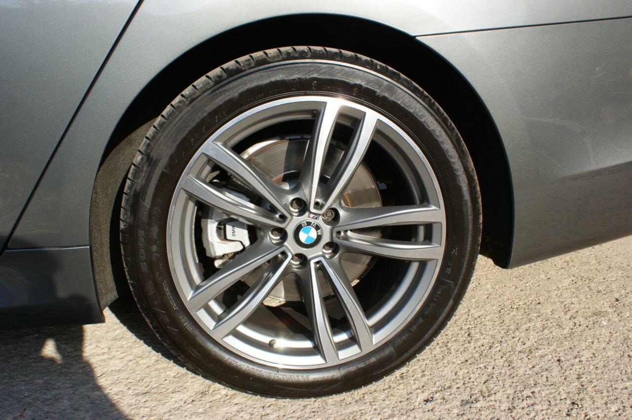 BMW 7 Series view 21
