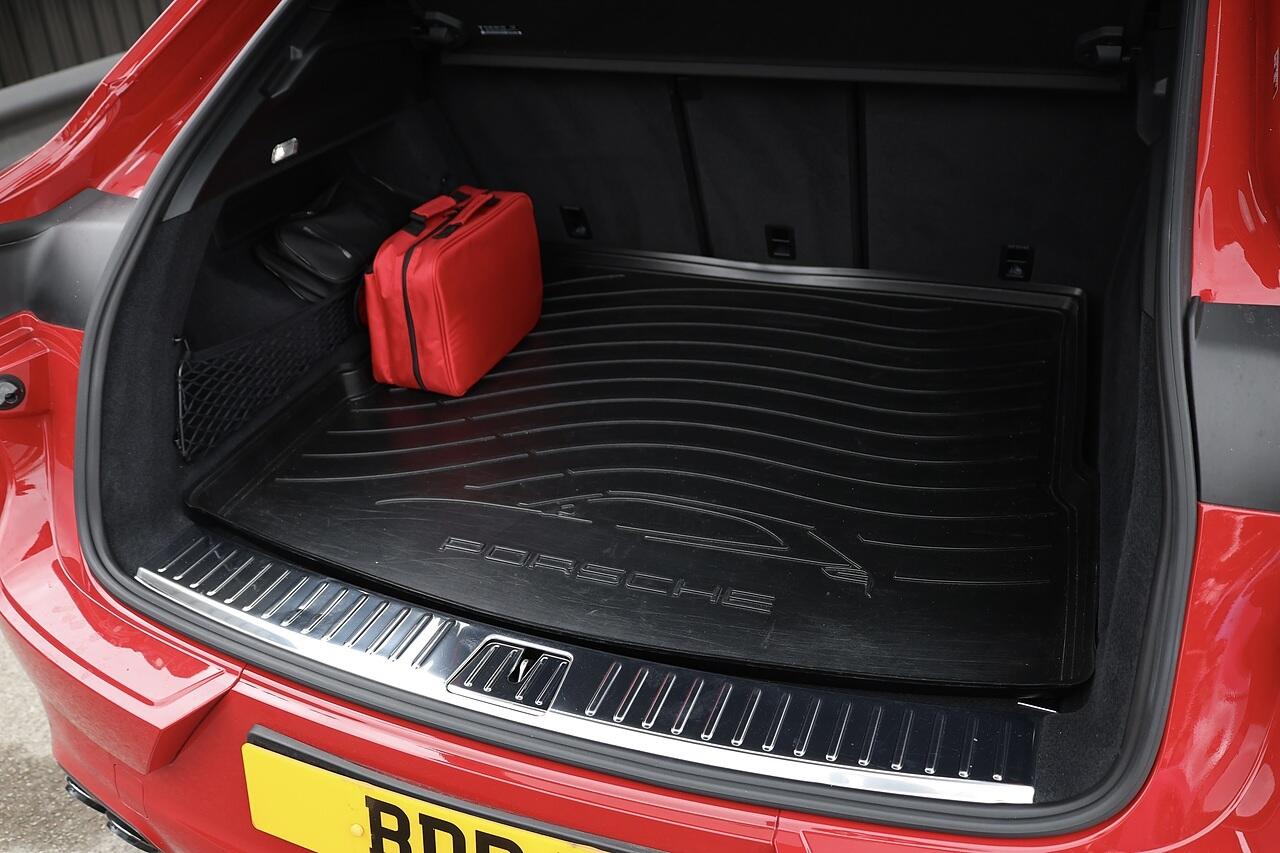 Porsche Cayenne view 33