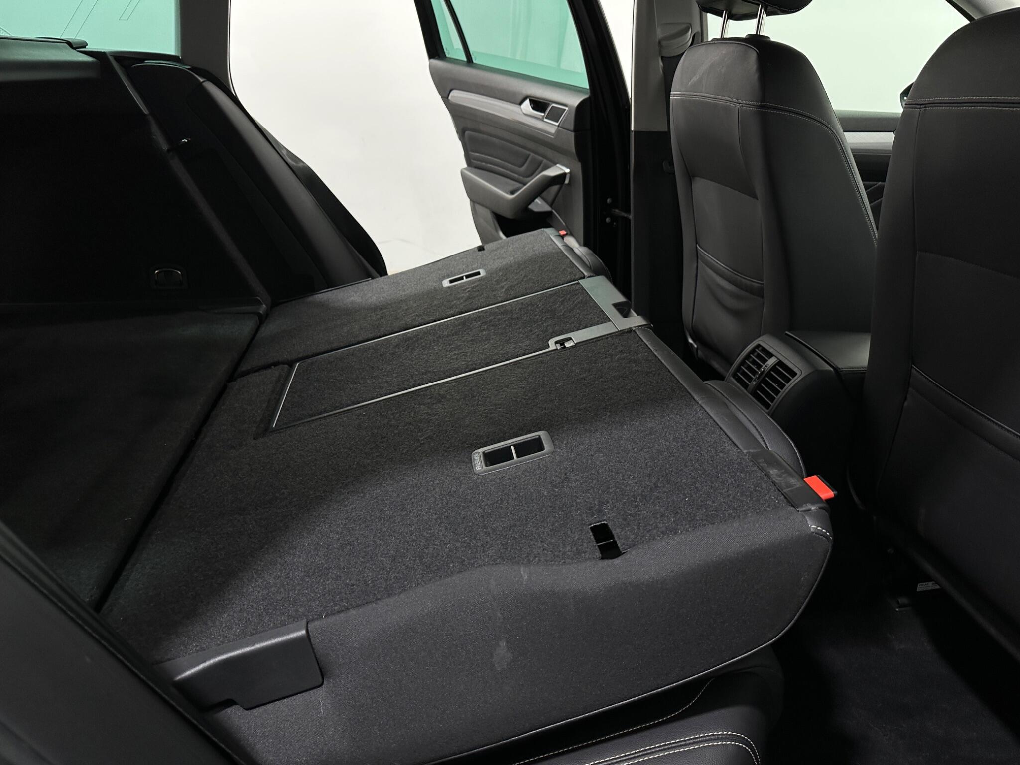 Volkswagen Passat view 46