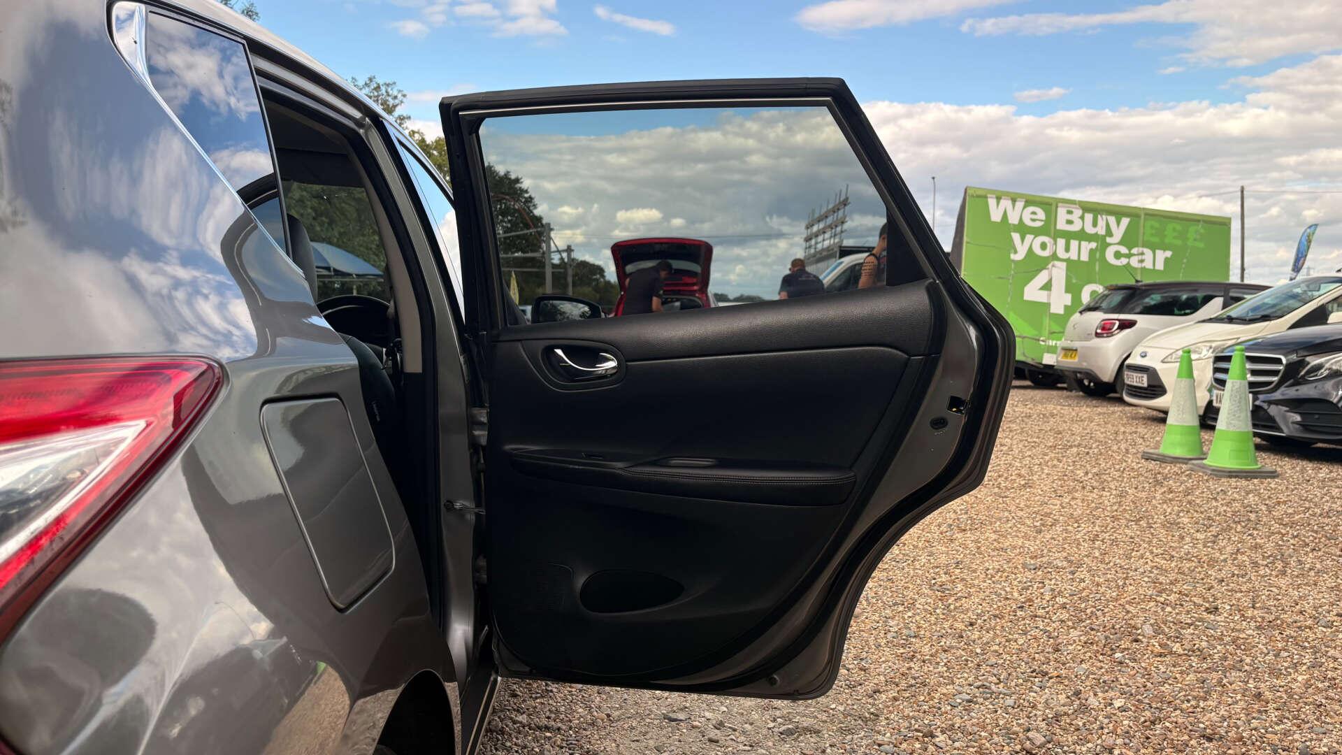 Nissan Pulsar view 35