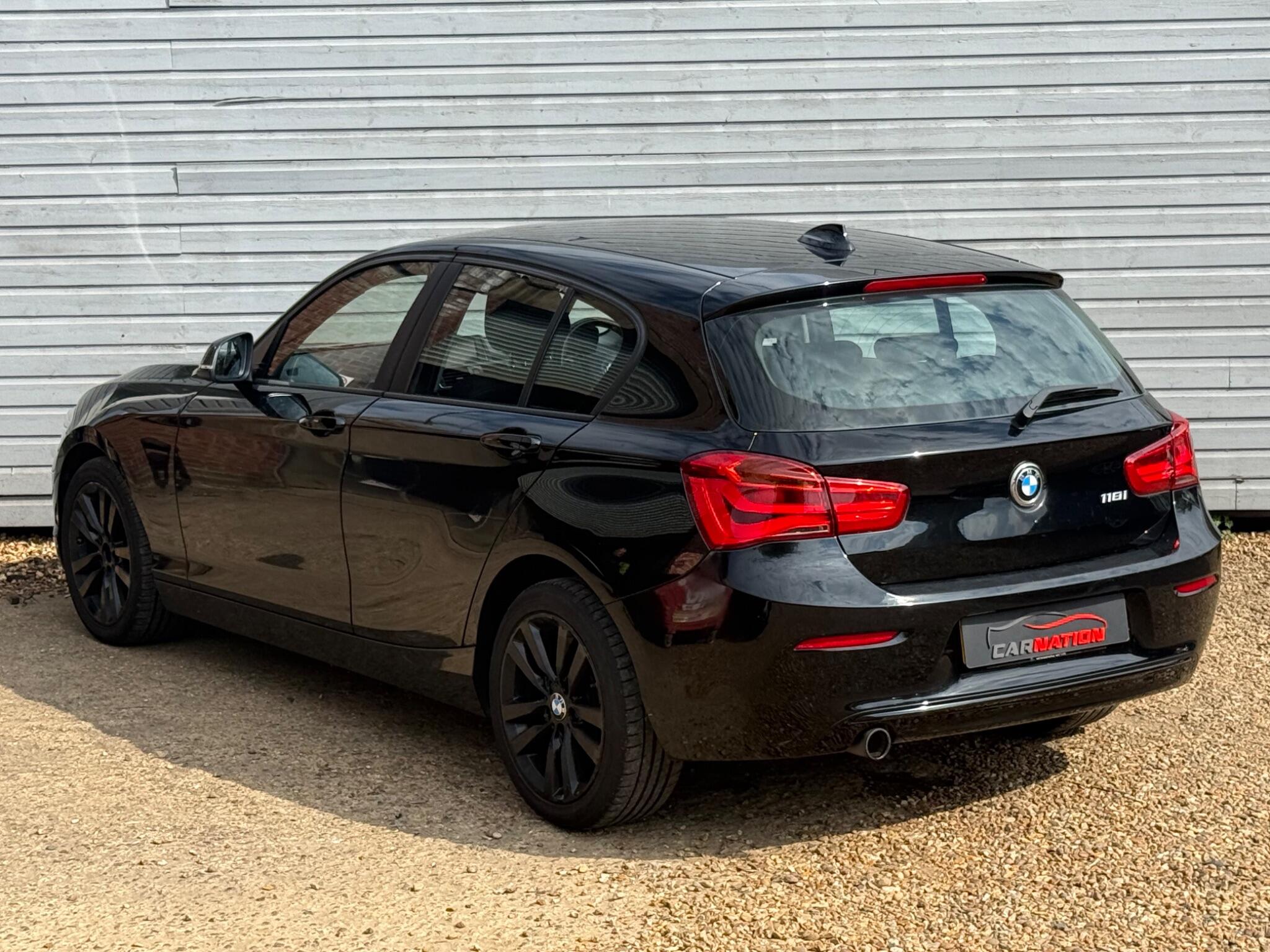BMW 1 Series view 8