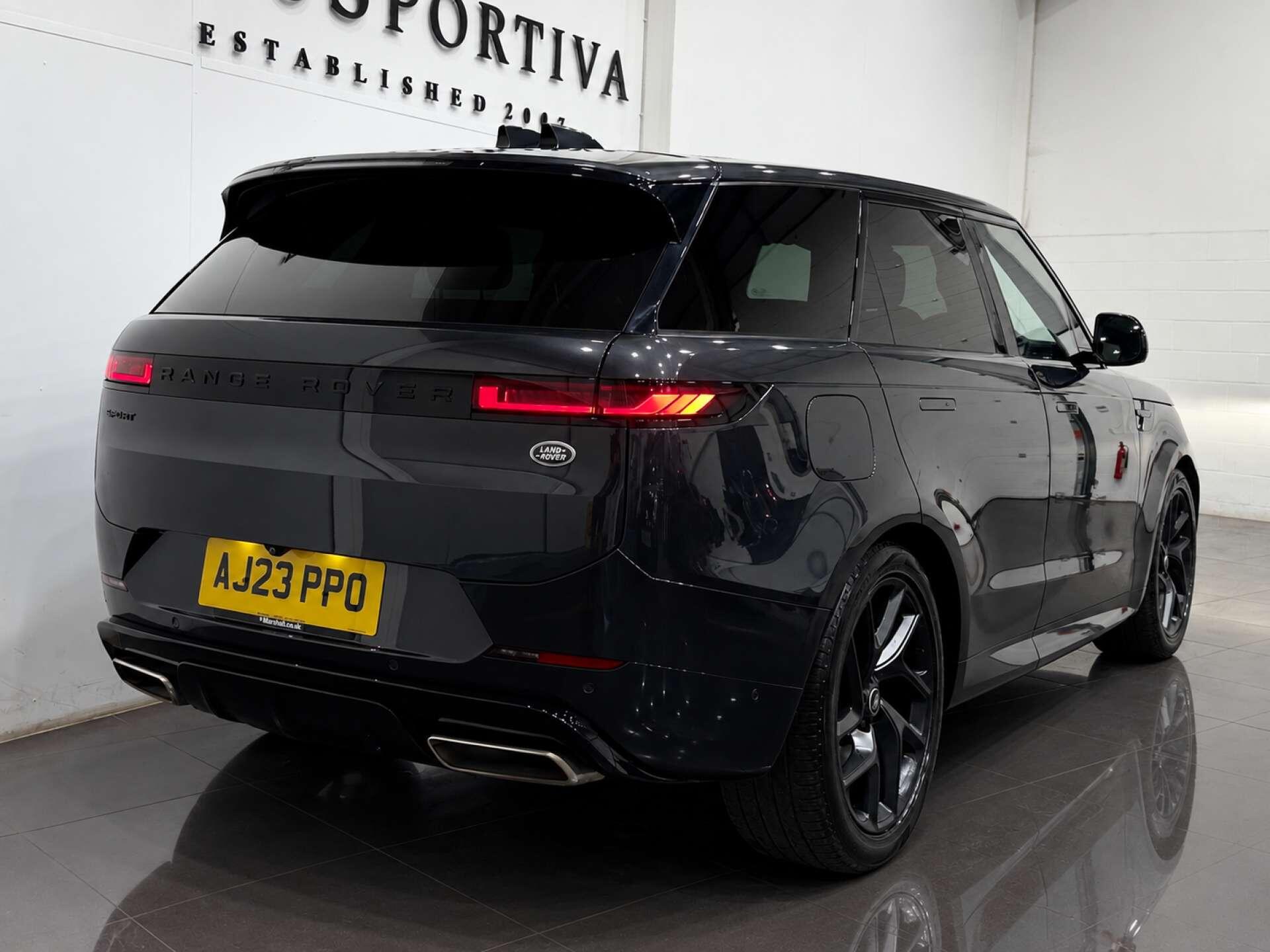 Land Rover Range Rover Sport view 4