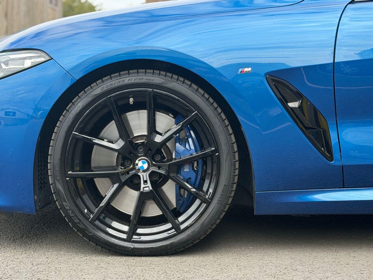 BMW 8 Series view 22