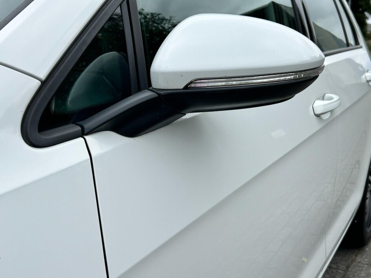 Volkswagen Golf view 14