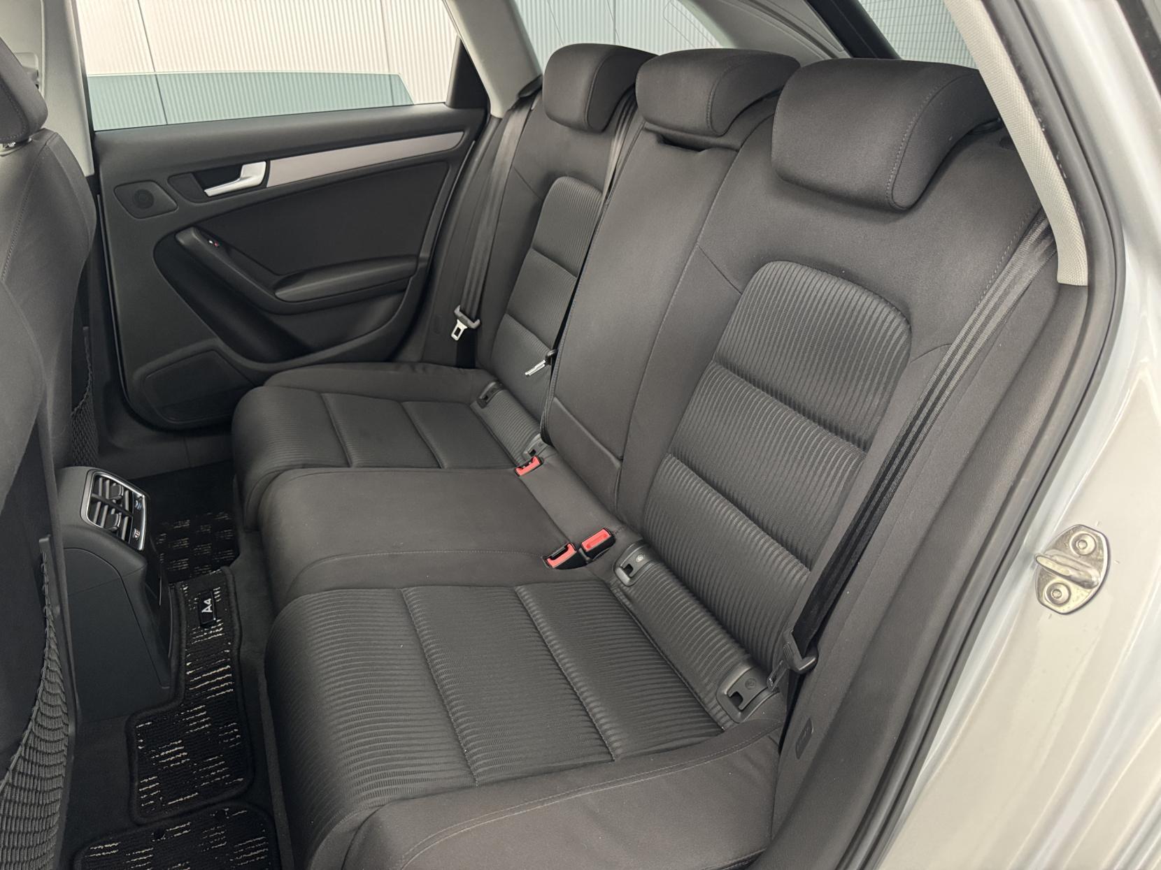 Audi A4 Avant view 65