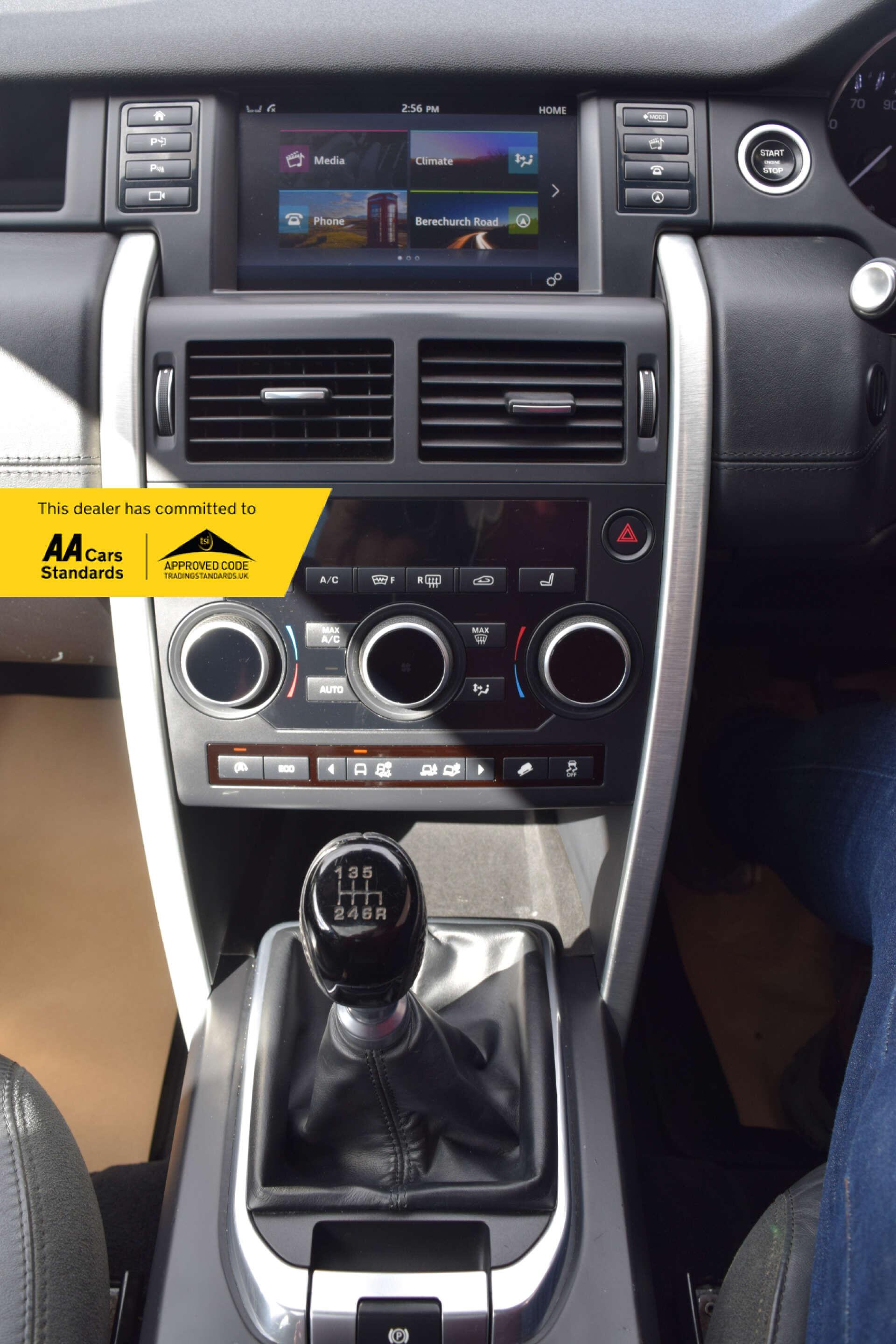 Land Rover Discovery Sport view 44