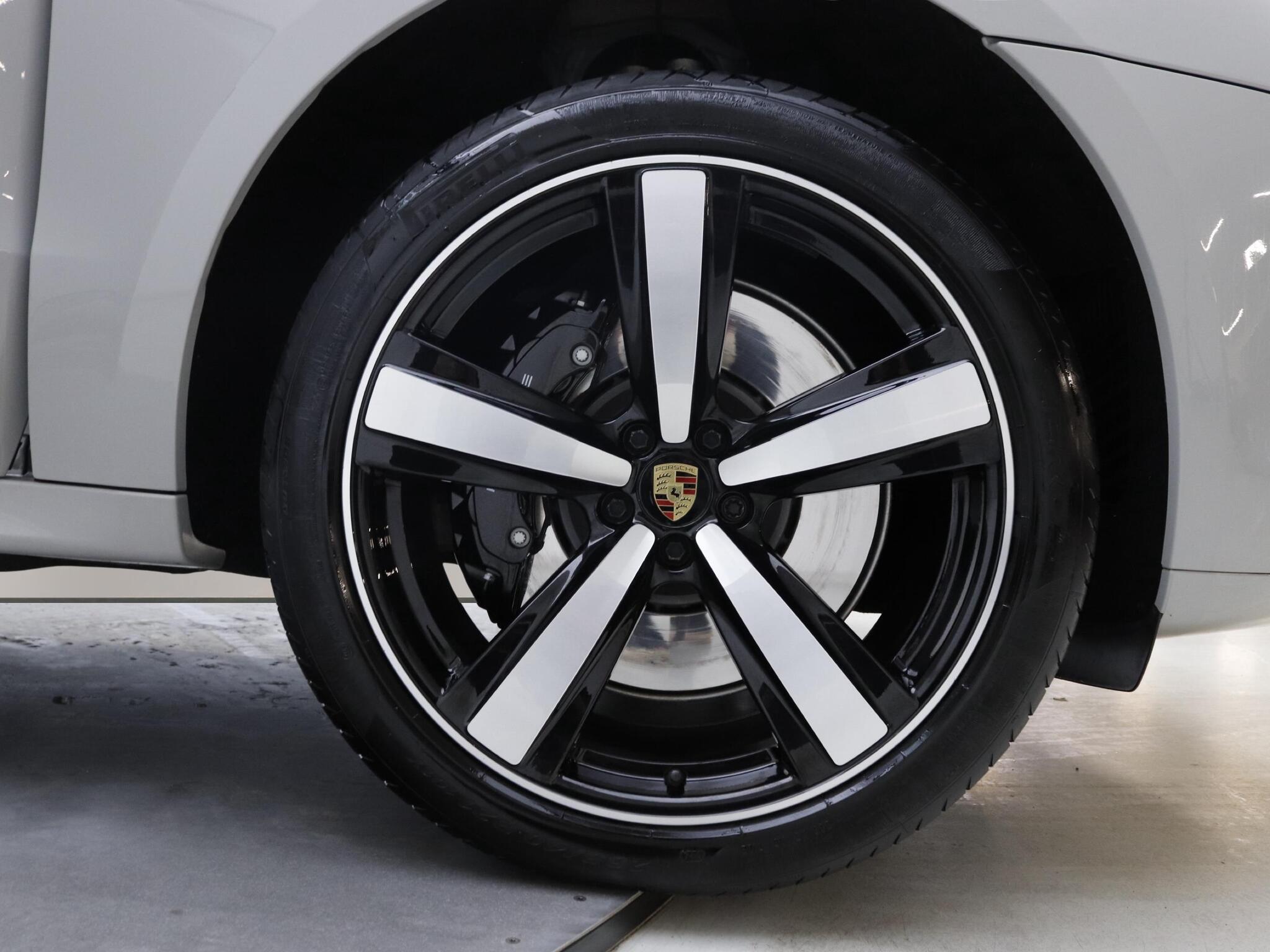 Porsche Macan view 8