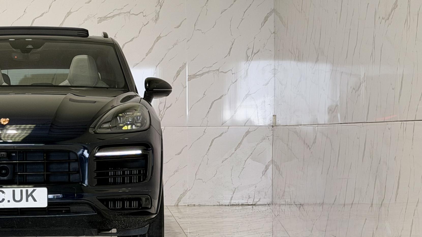 Porsche Cayenne view 41