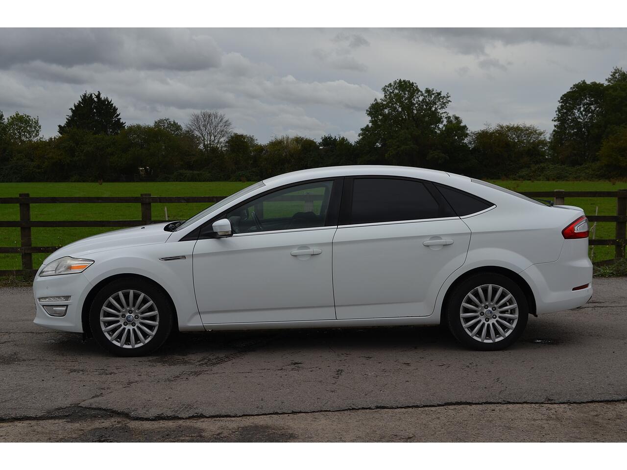 Ford Mondeo view 5