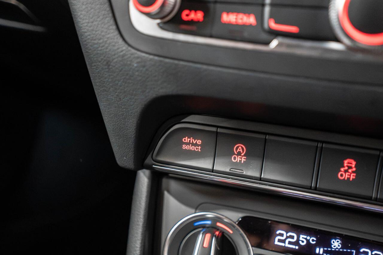 Audi Q3 view 38