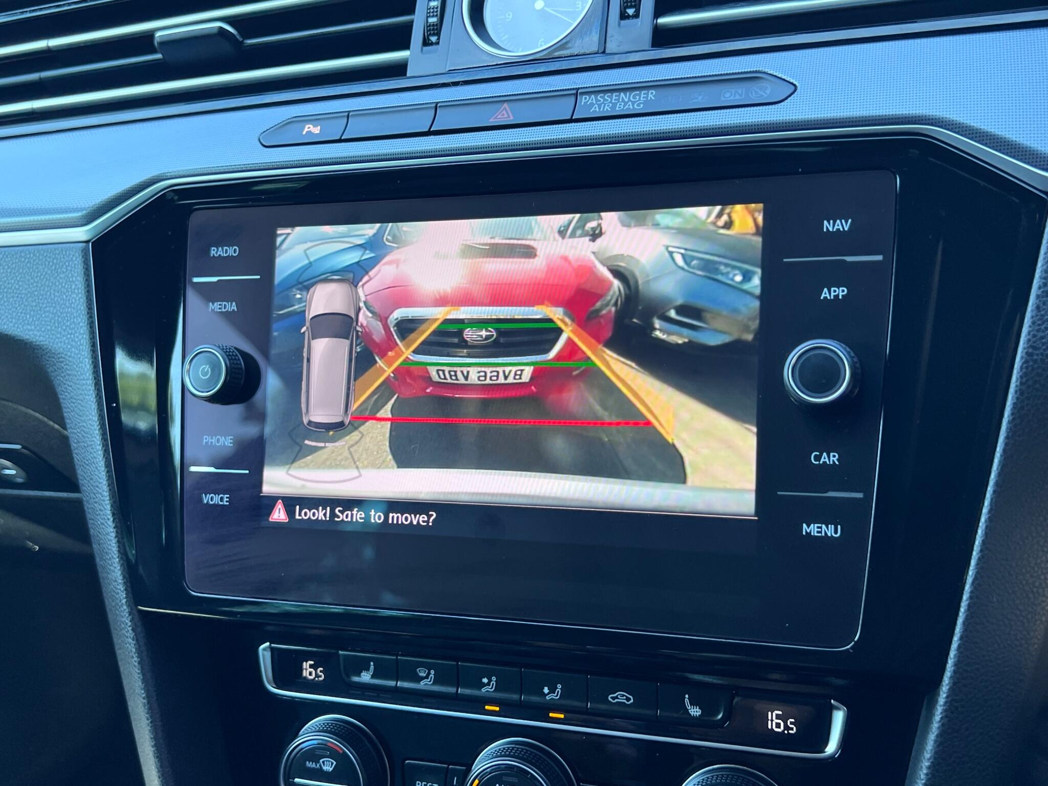 Volkswagen Passat view 20