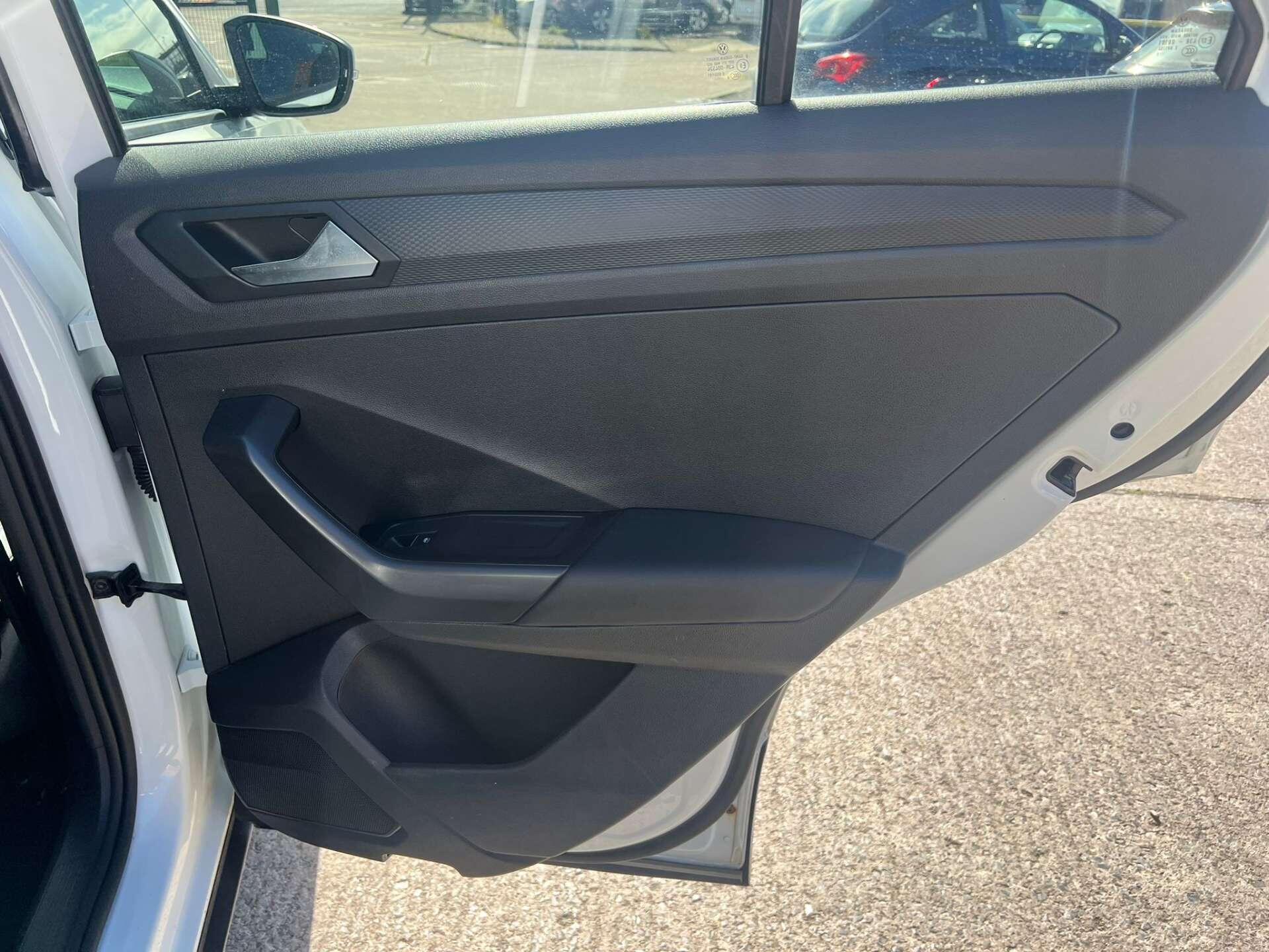 Volkswagen T-Roc view 56