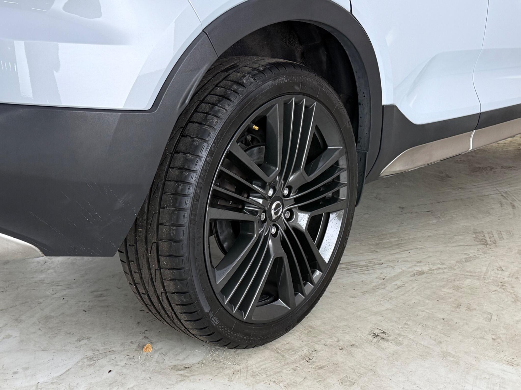 Volvo XC40 view 8