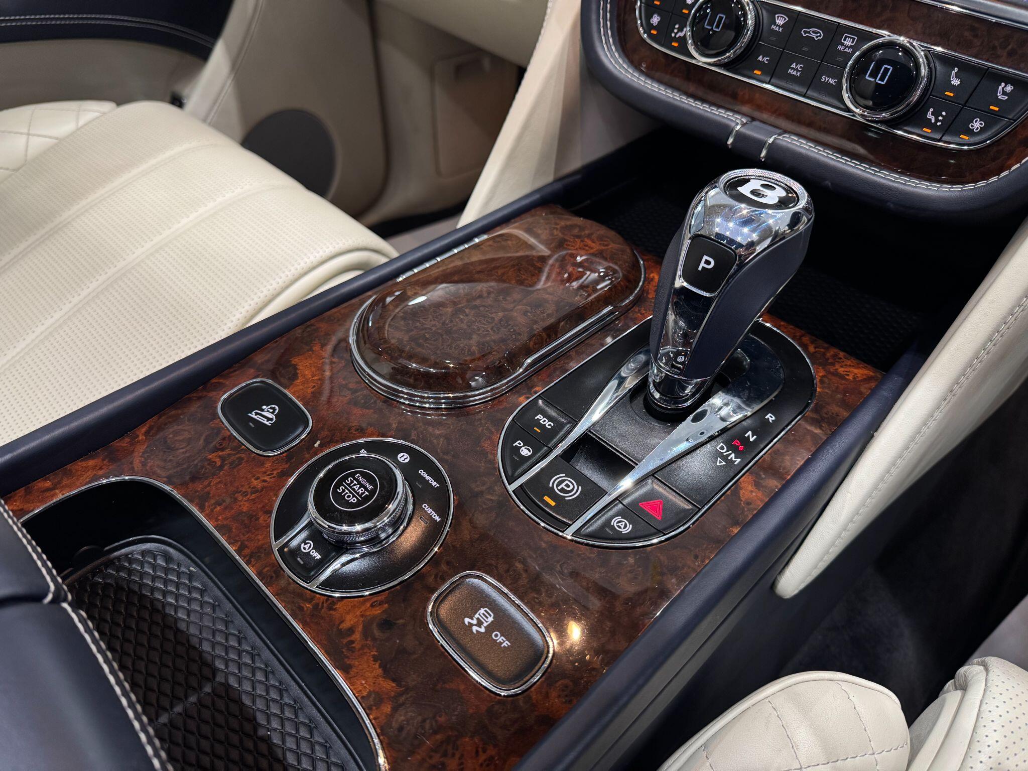 Bentley Bentayga view 41