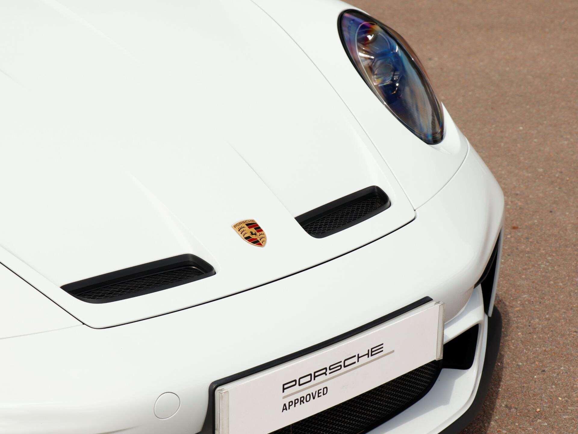 Porsche 911 view 33