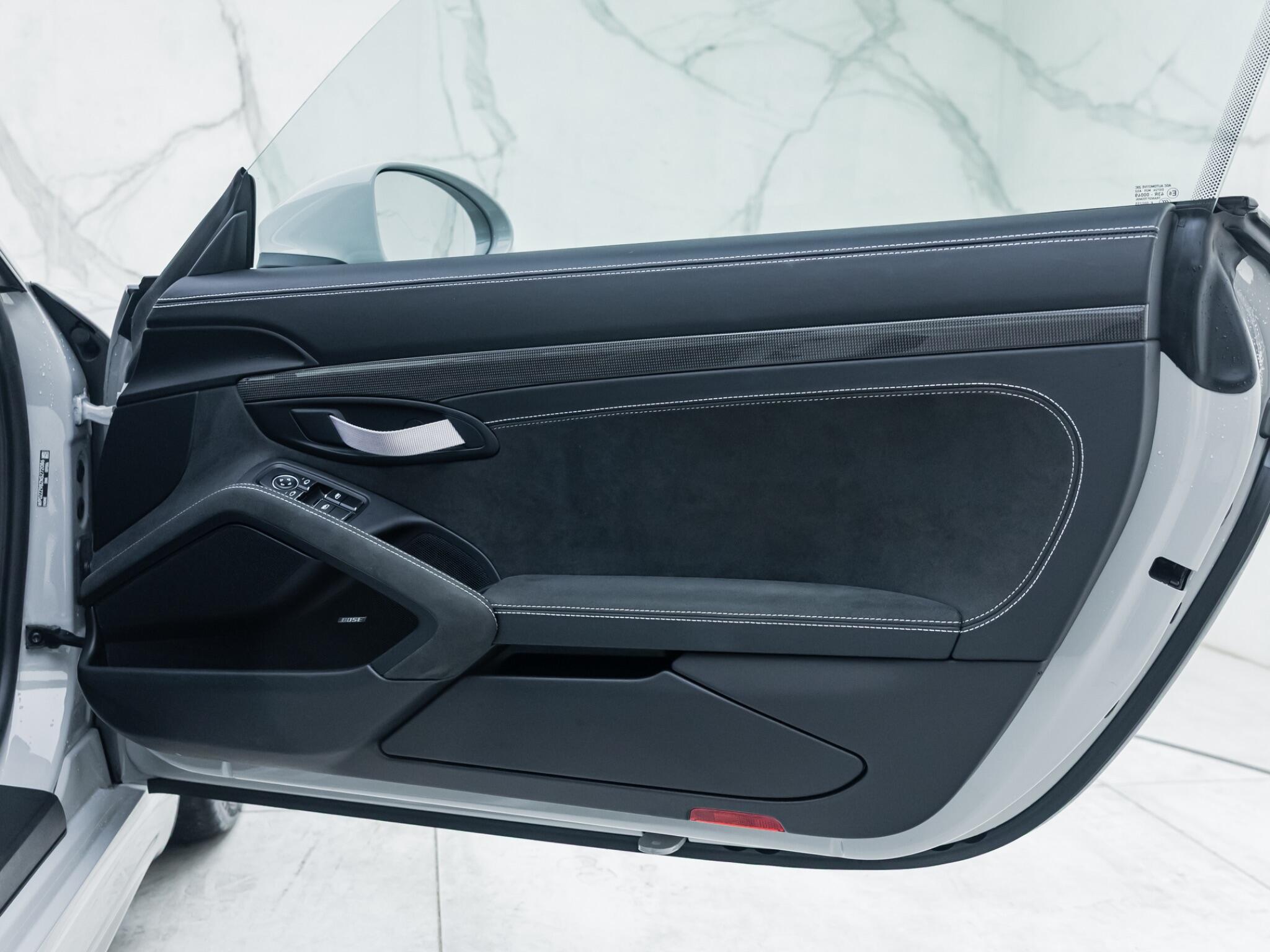 Porsche Cayman view 26