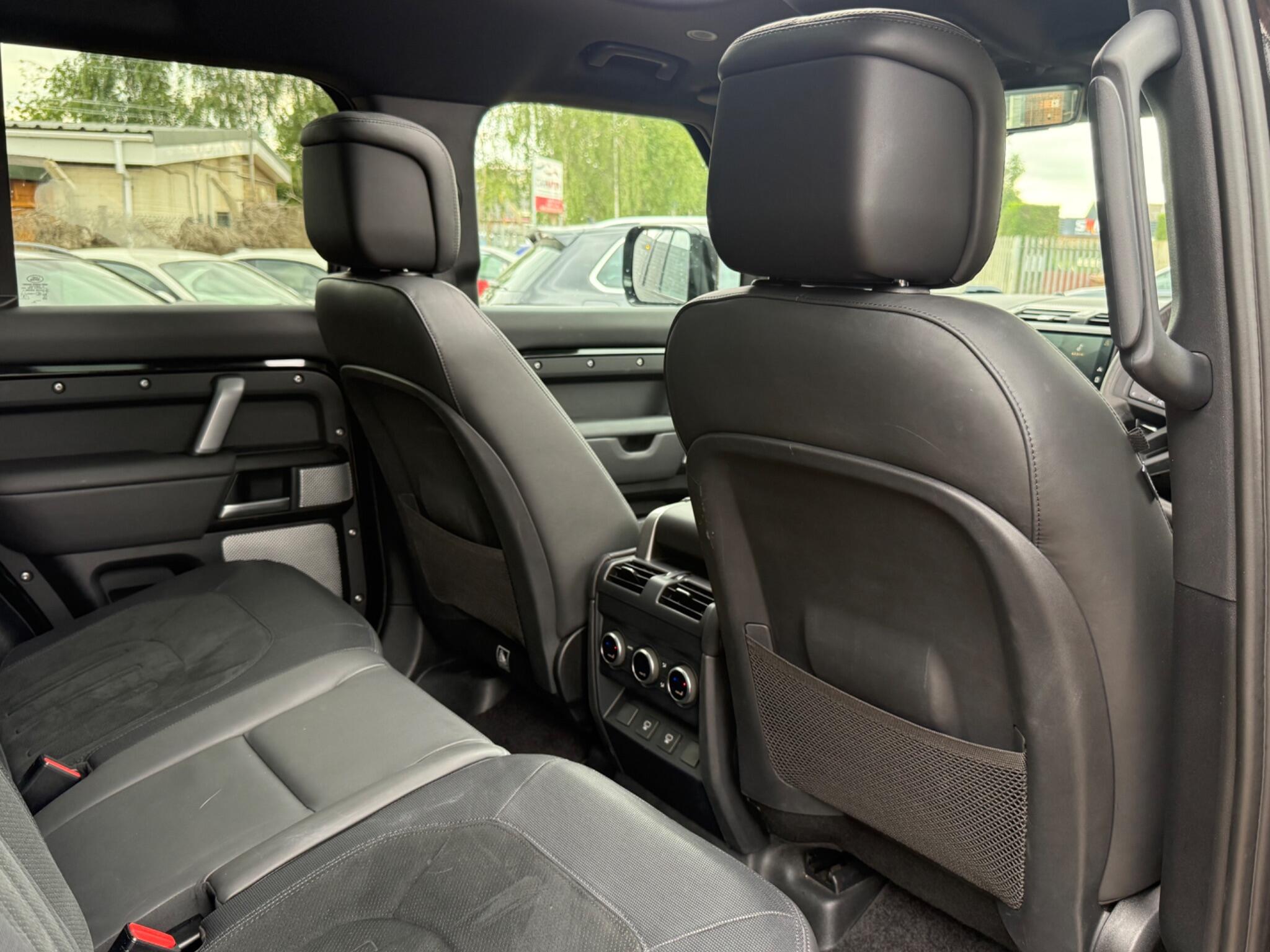Land Rover Defender 130 view 18