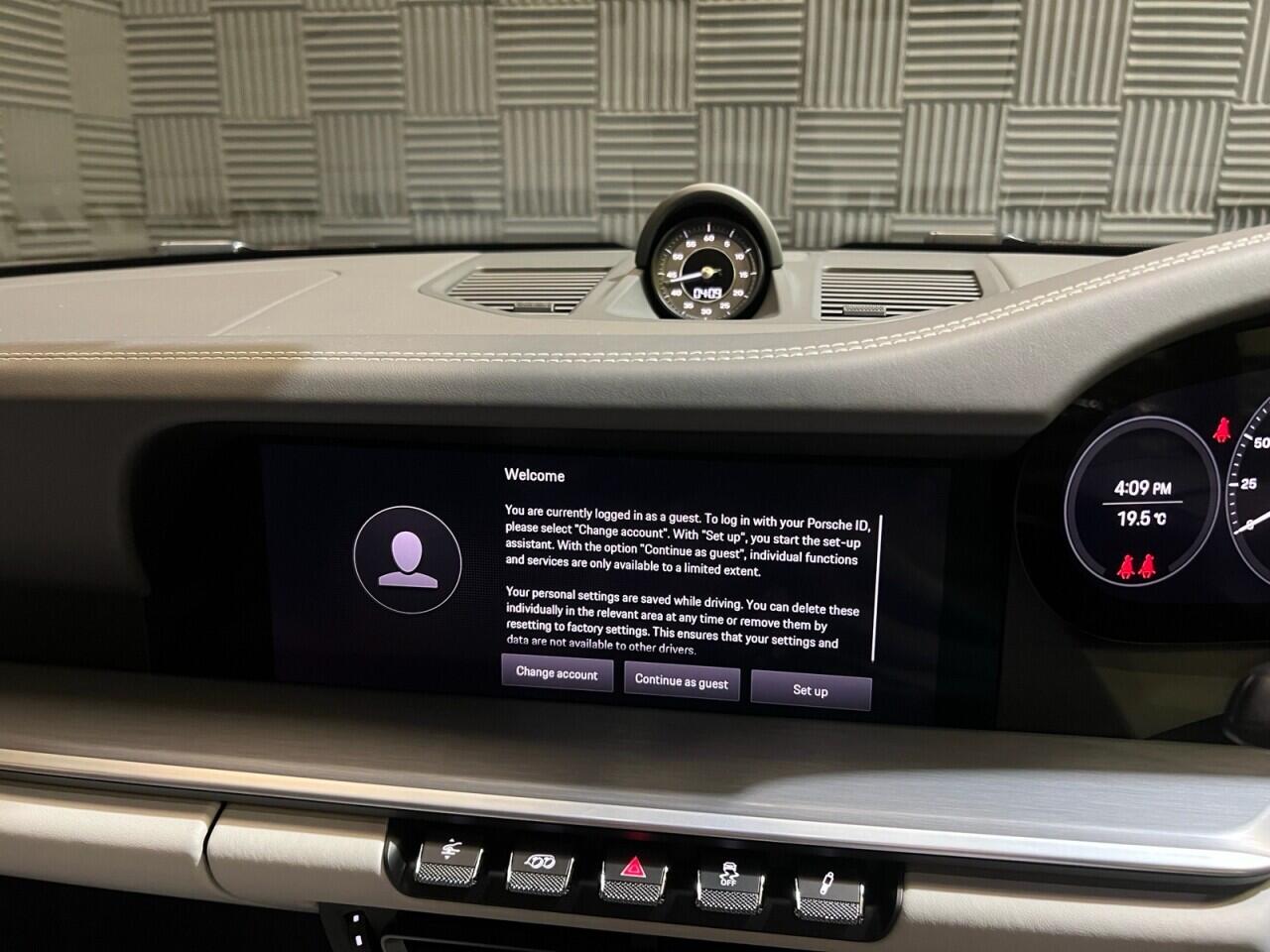 Porsche 911 view 18