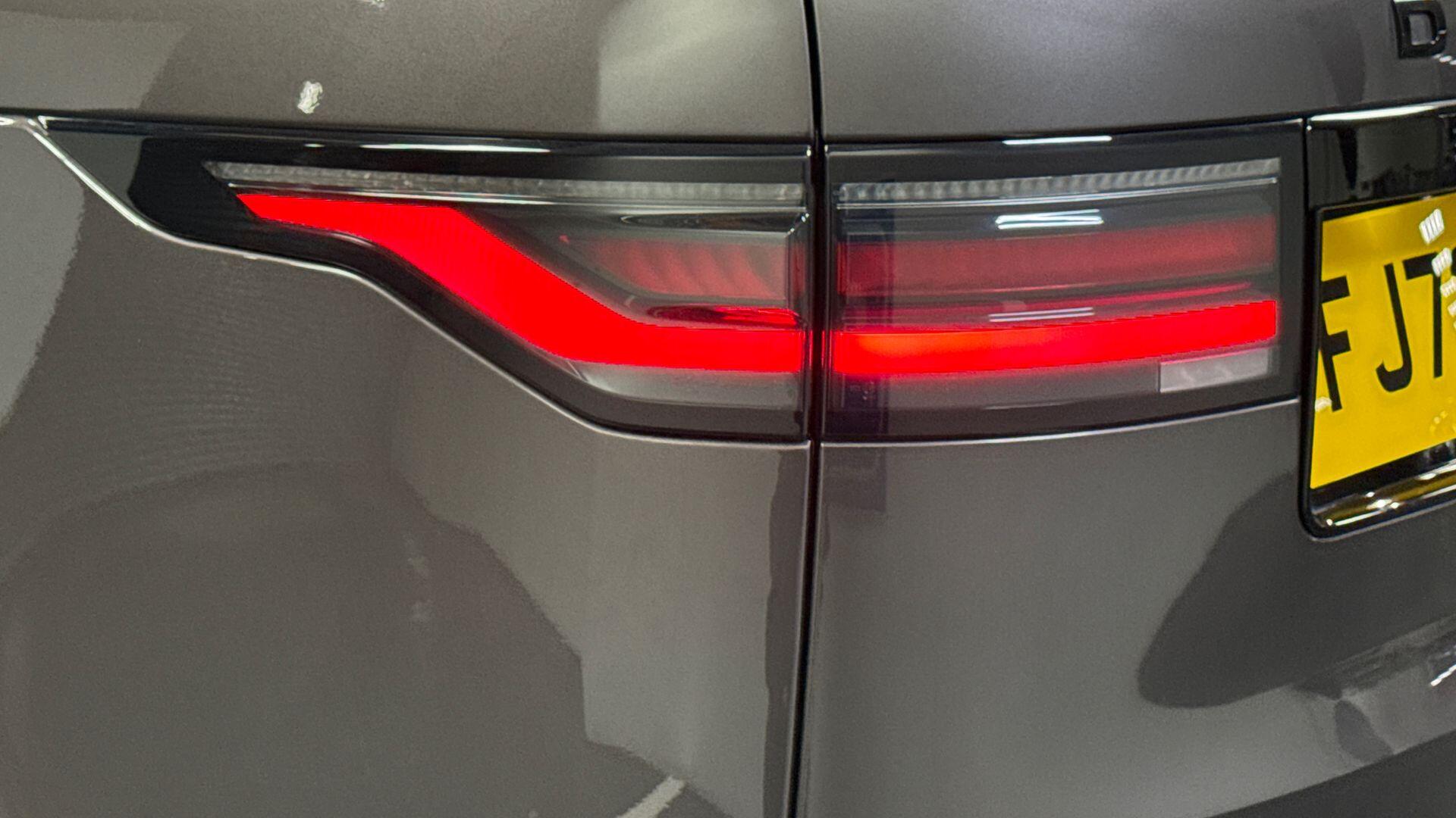 Land Rover Discovery view 23