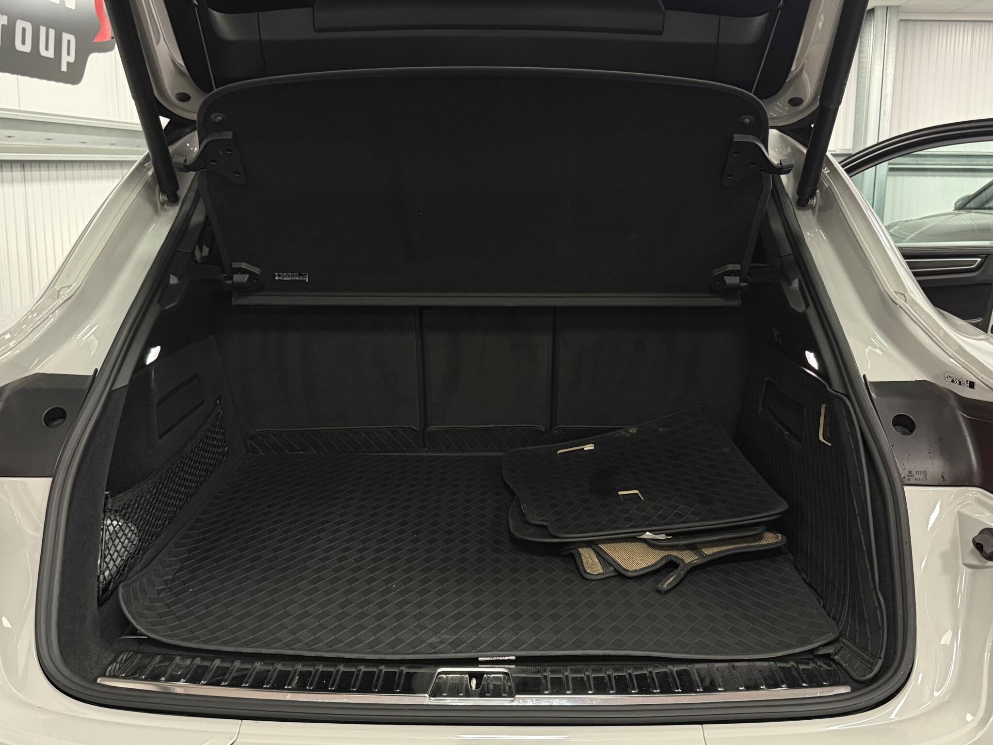 Porsche Cayenne view 33
