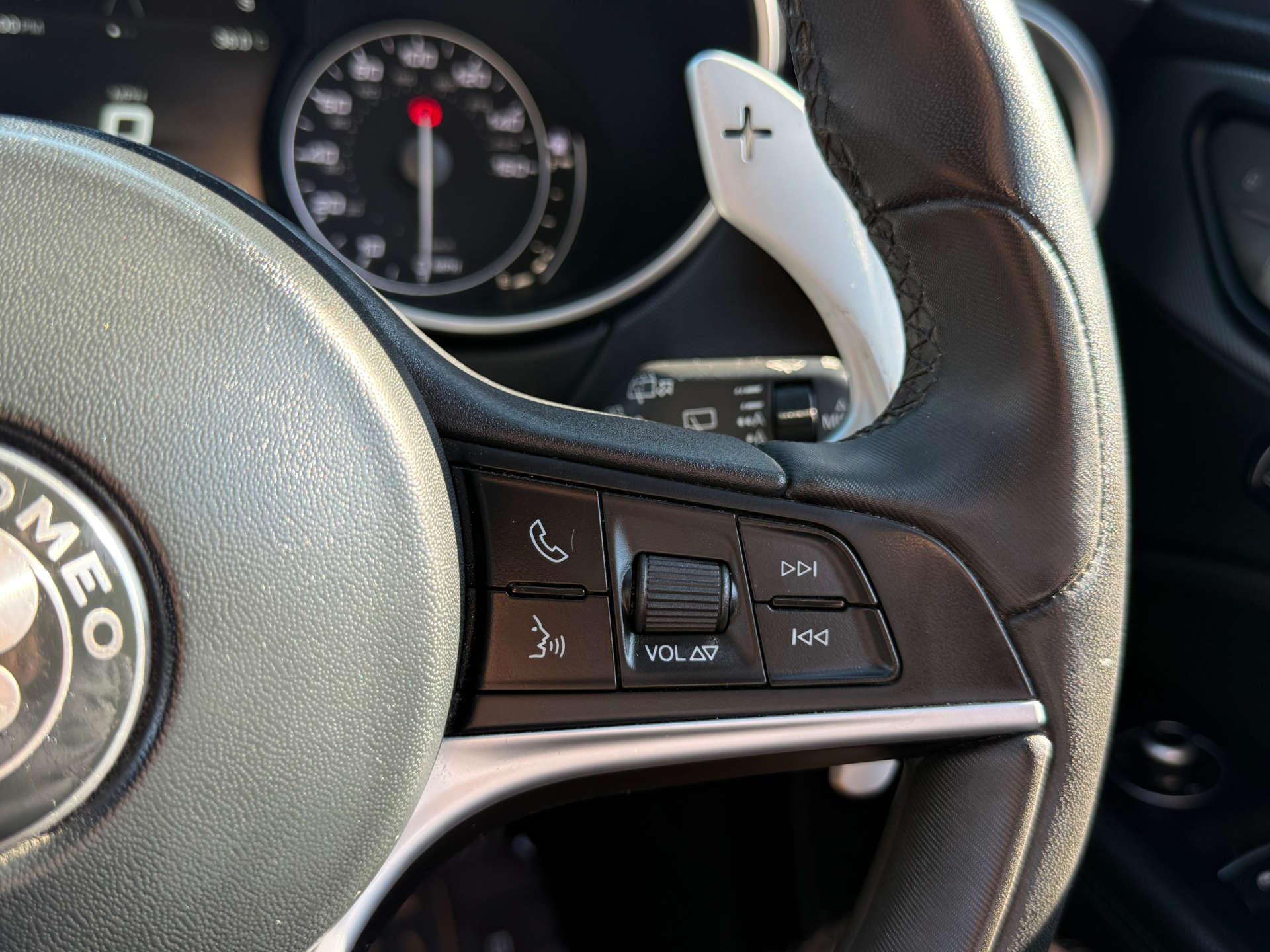 Alfa Romeo Stelvio view 45