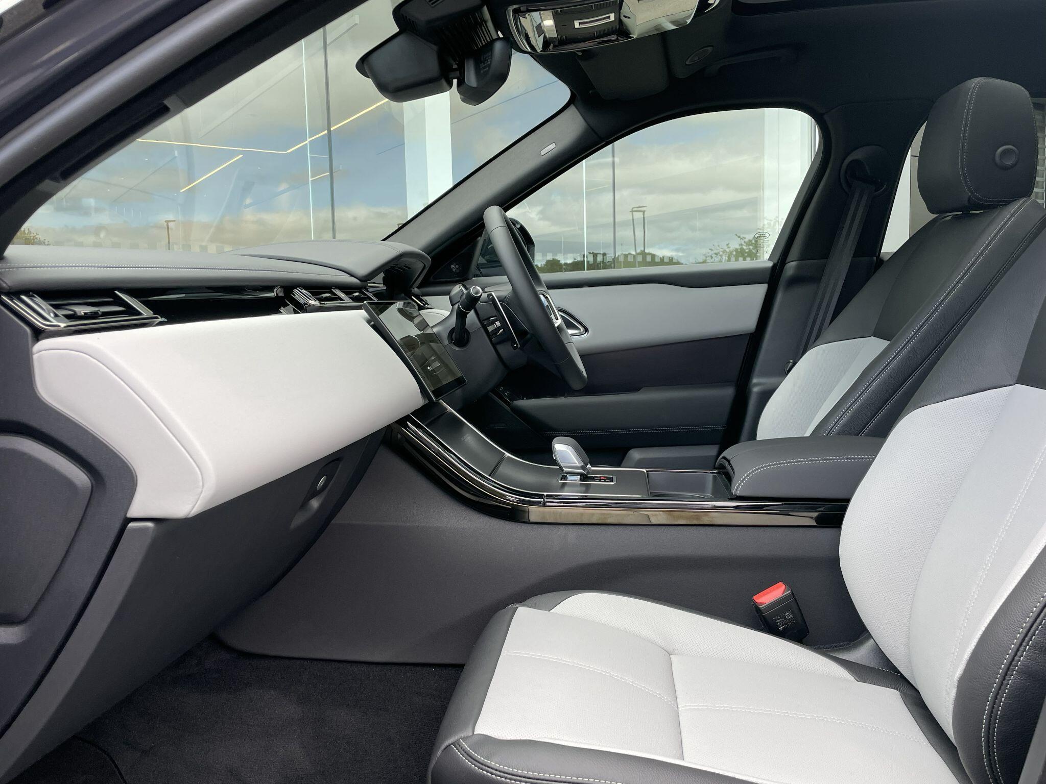 Land Rover Range Rover Velar view 11