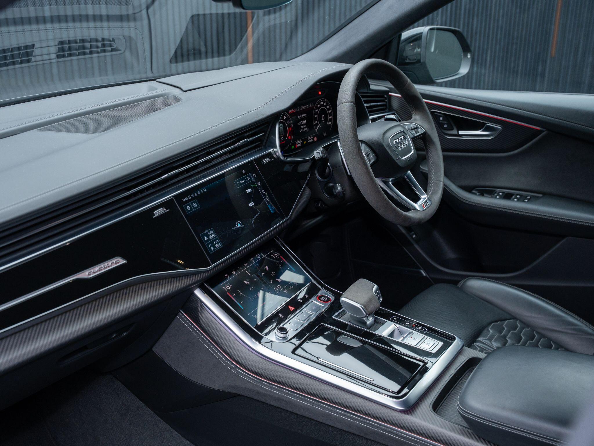 Audi RS Q8 view 37