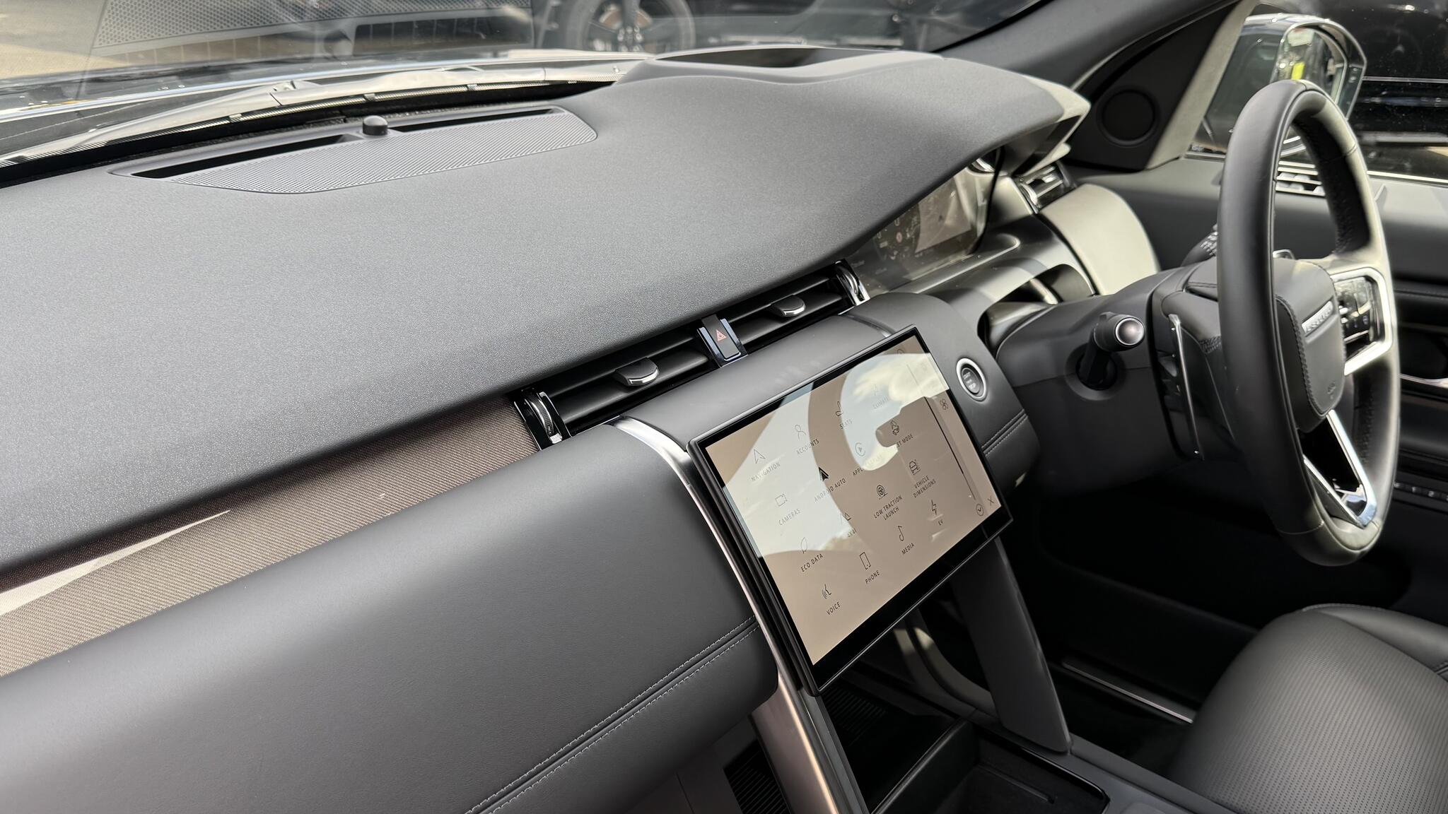 Land Rover Discovery Sport view 59