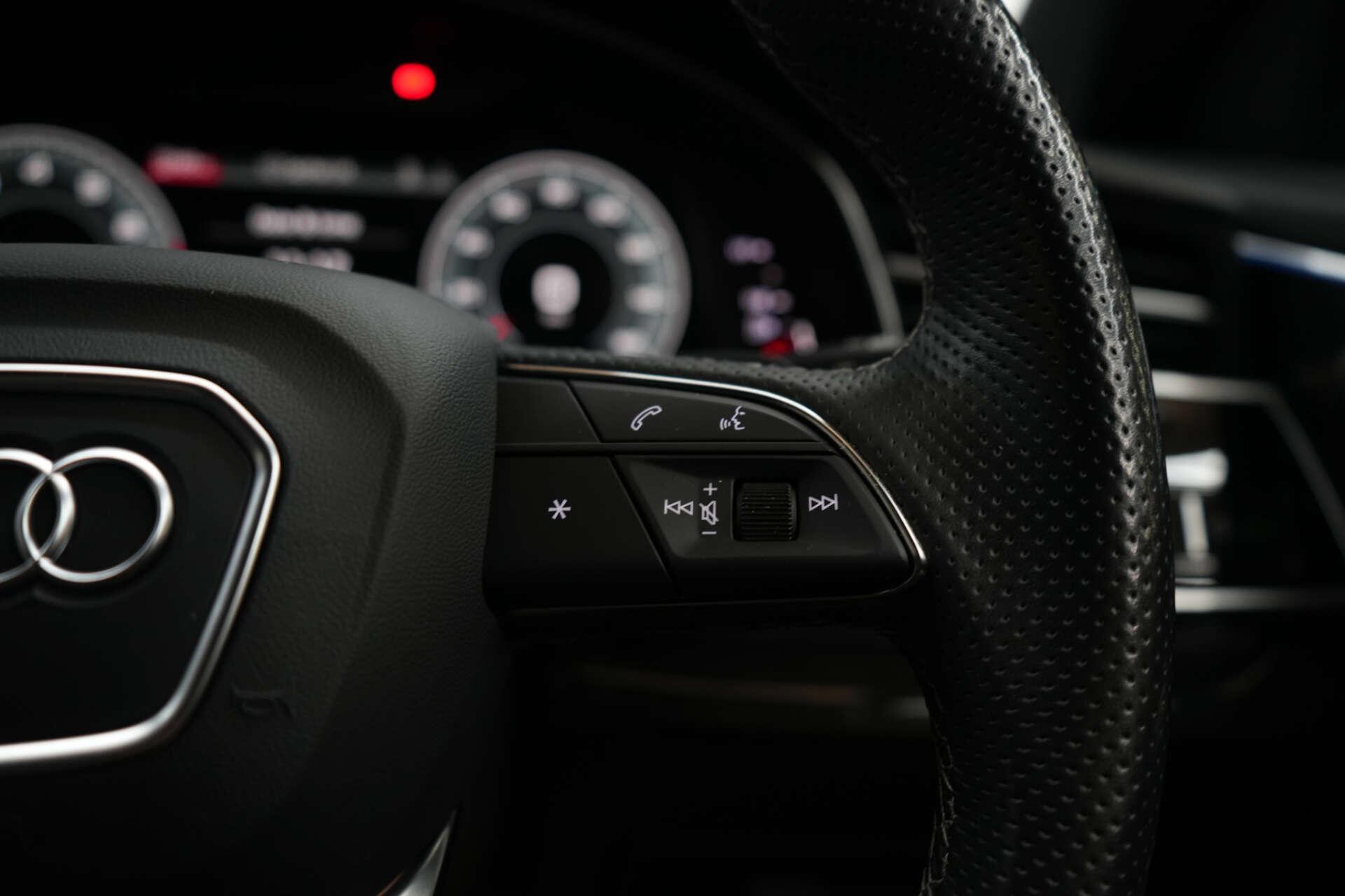 Audi Q8 view 43