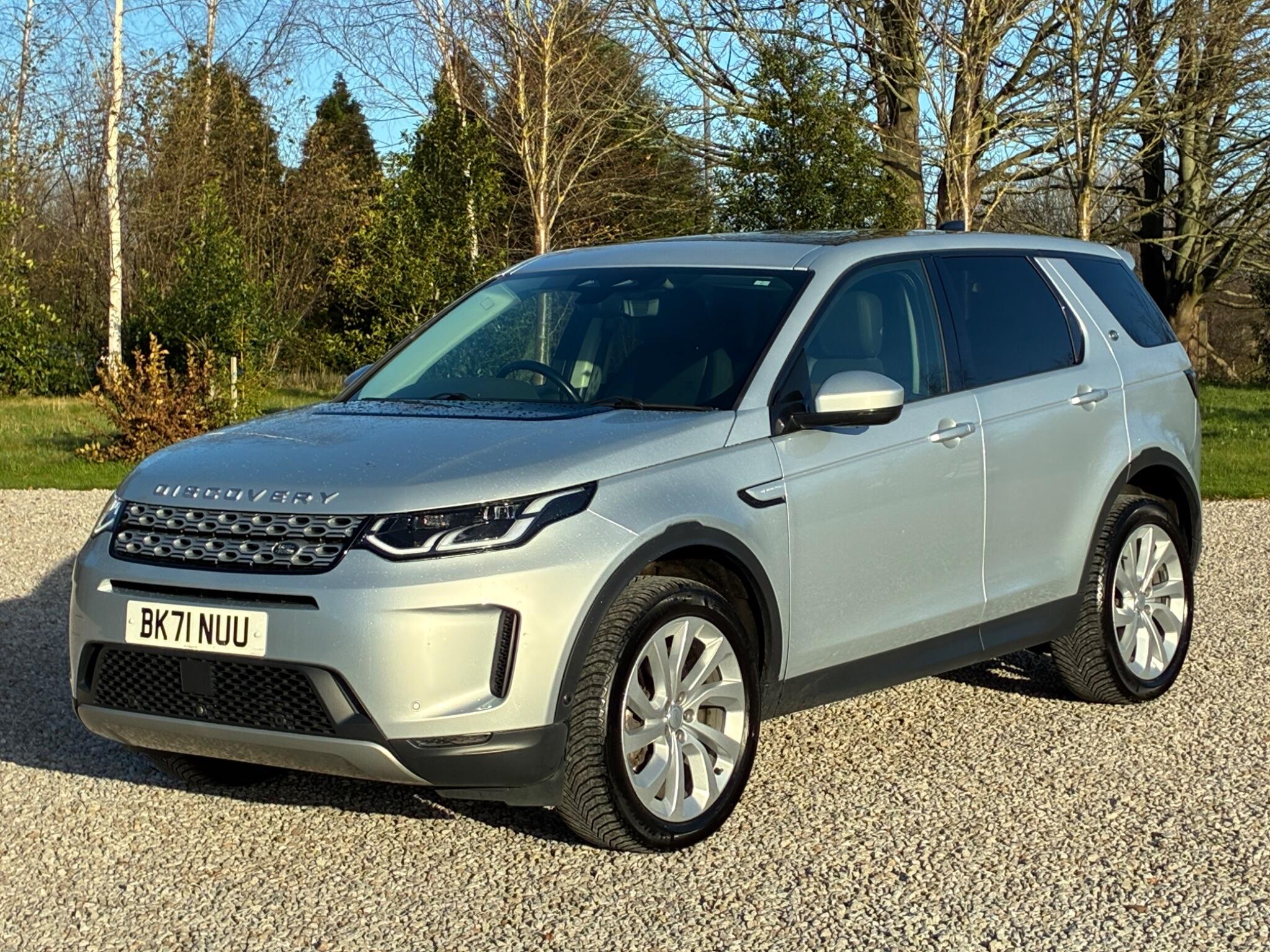 Land Rover Discovery Sport view 3