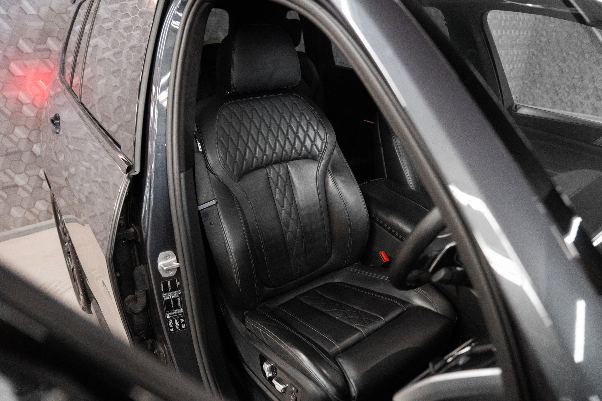 BMW X7 view 14