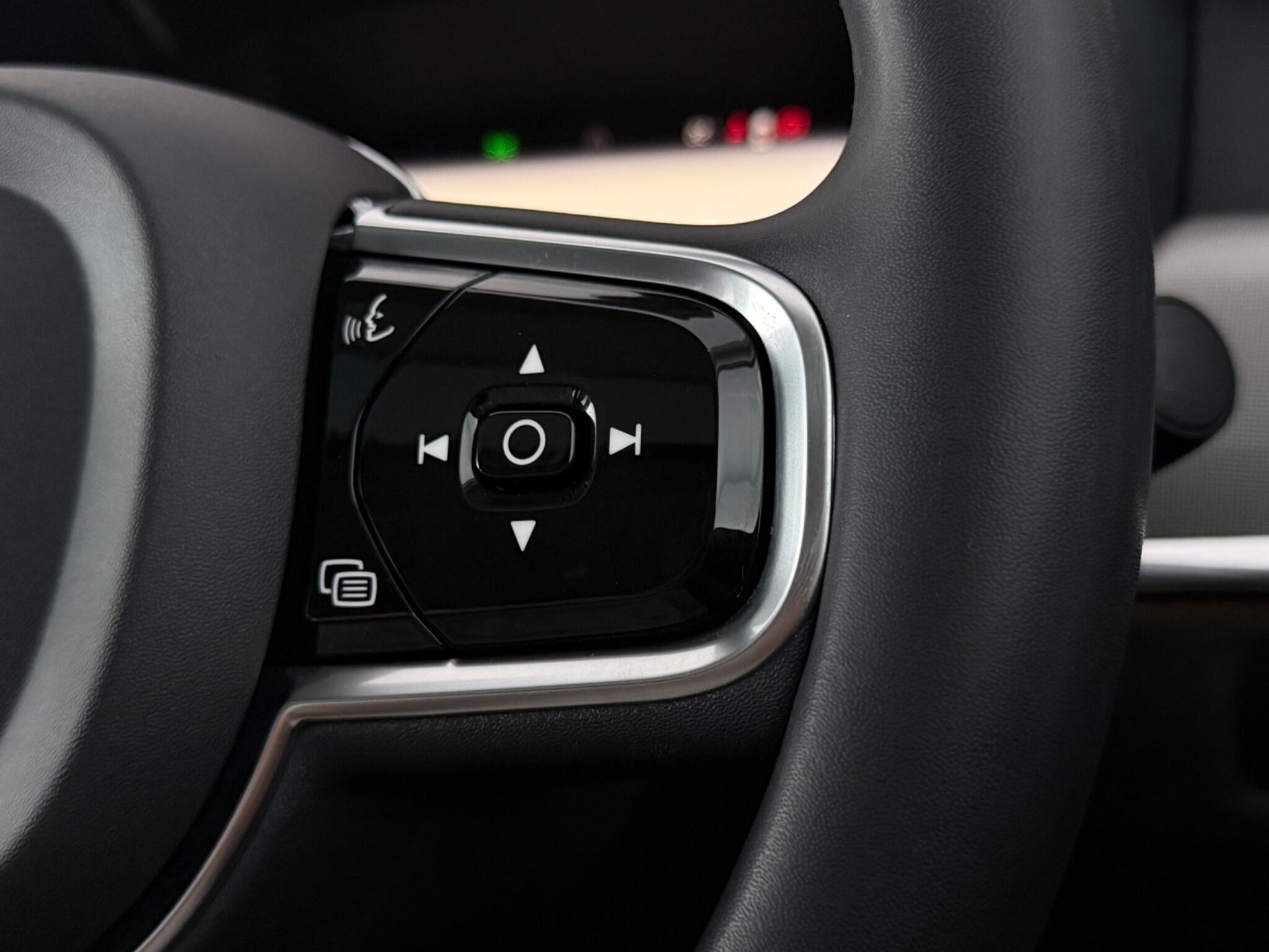 Volvo S90 view 17
