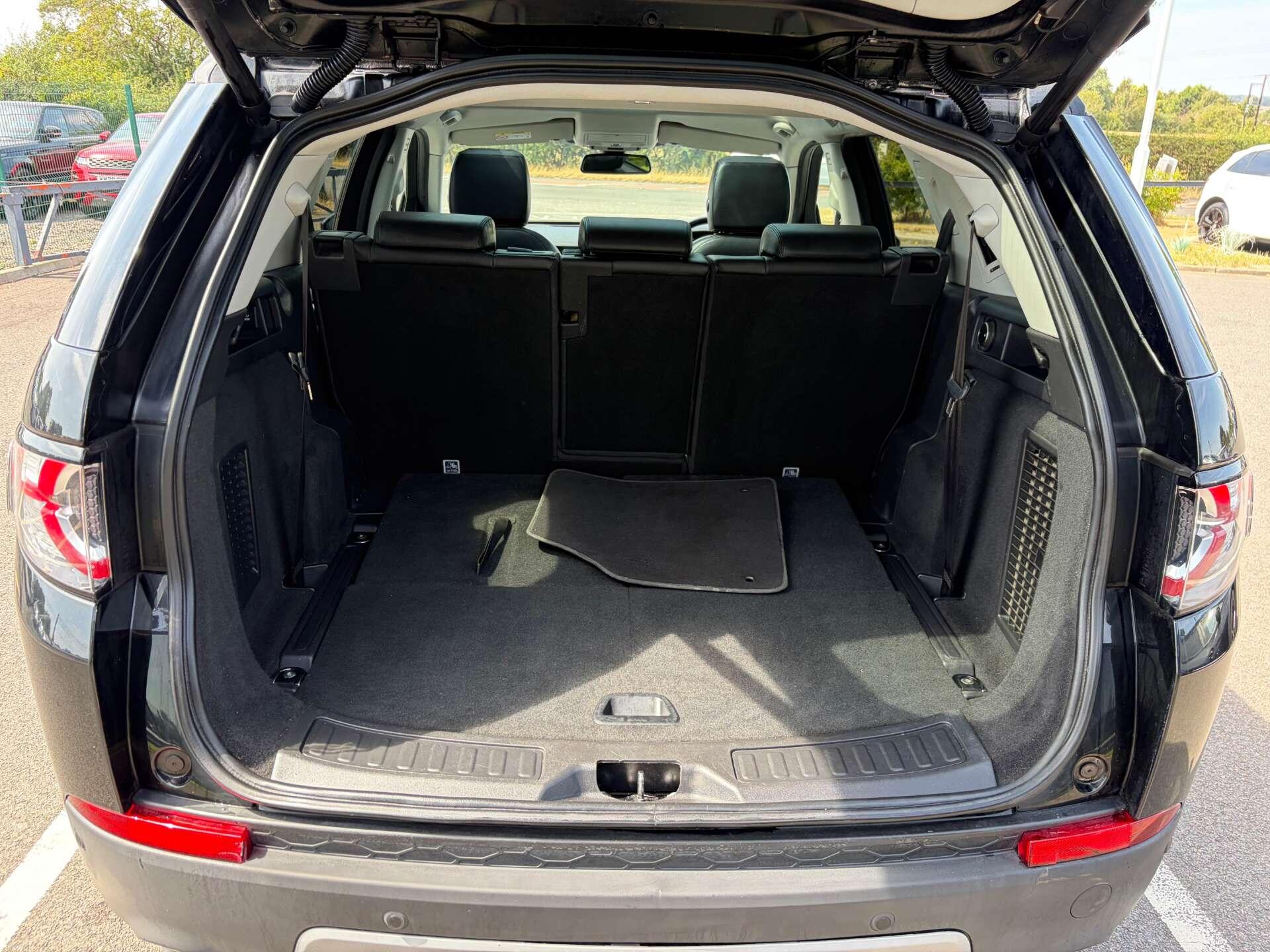 Land Rover Discovery Sport view 25