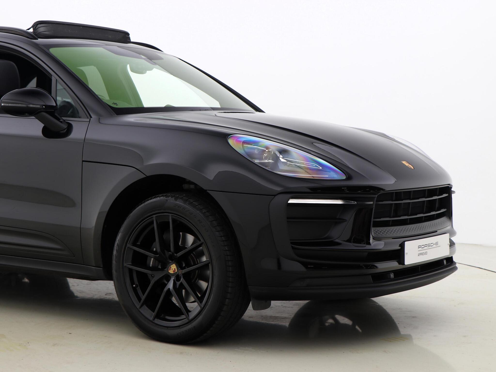 Porsche Macan view 12