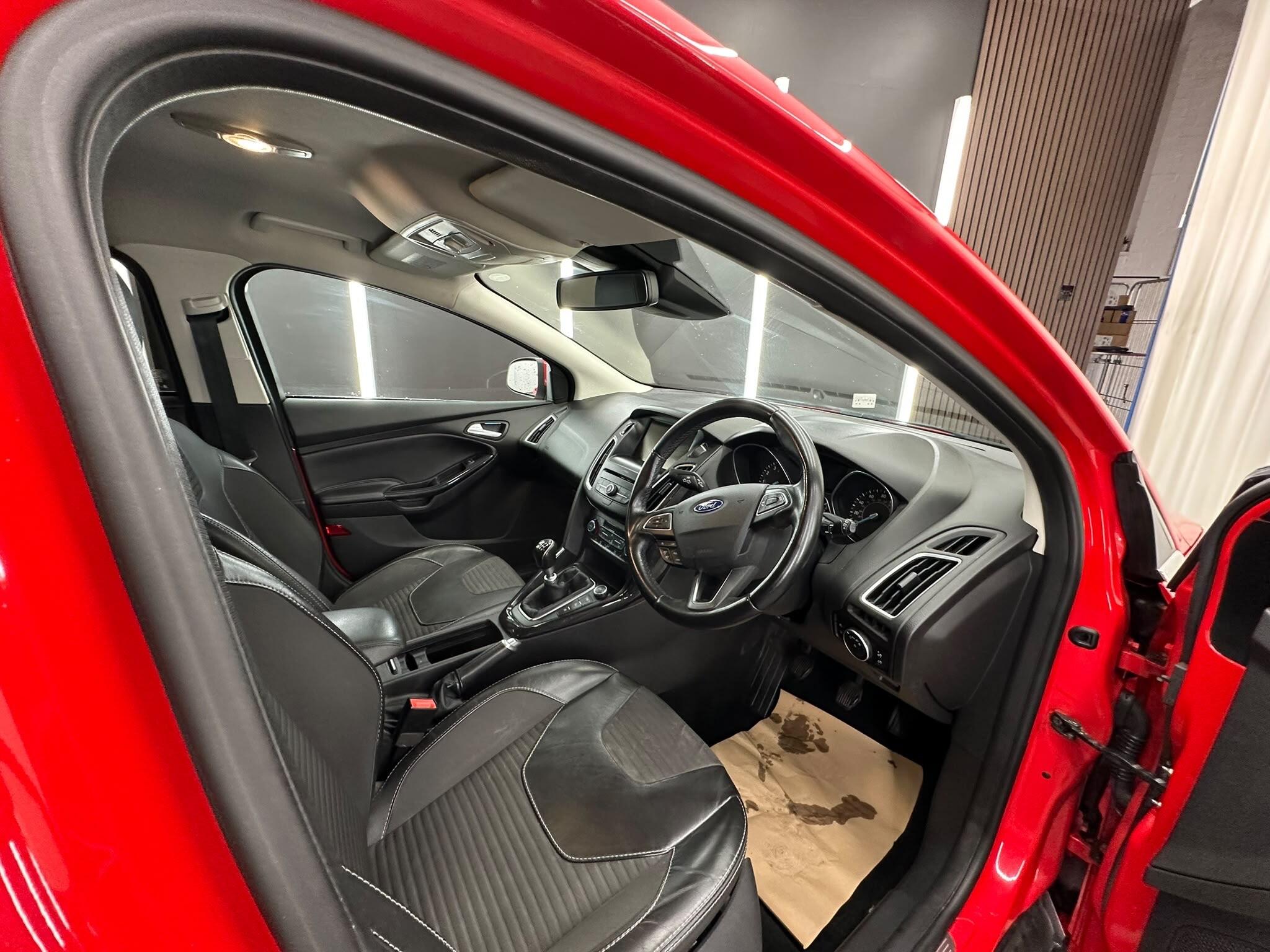 Ford Focus view 24