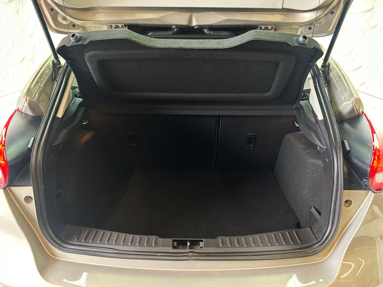 Ford Focus view 22