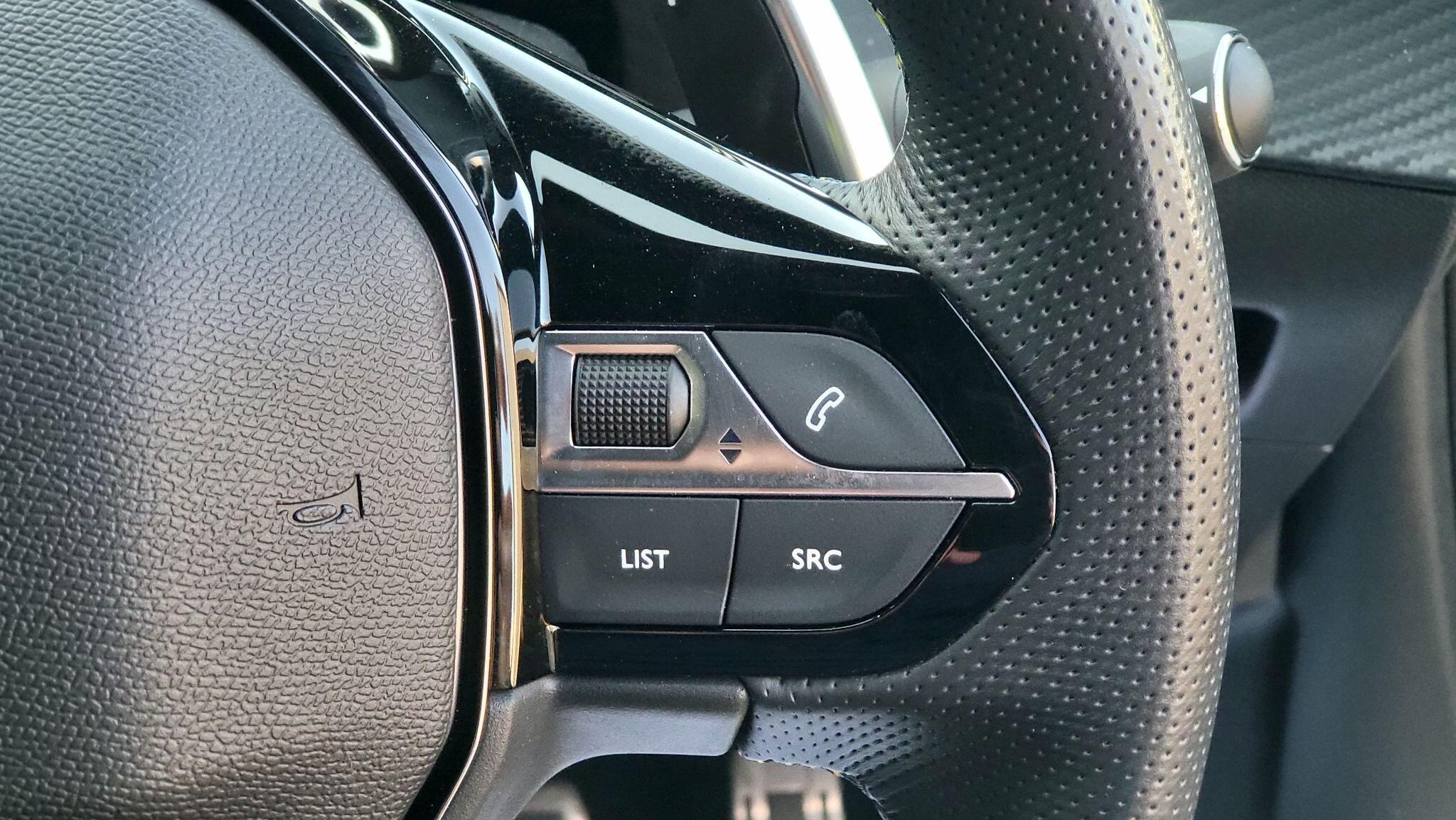 Peugeot 2008 view 17