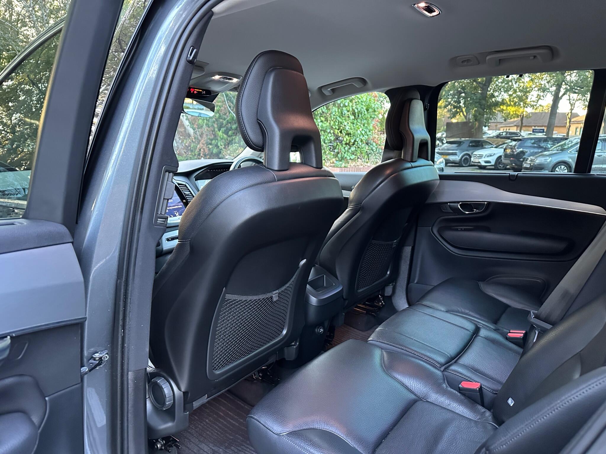 Volvo XC90 view 17