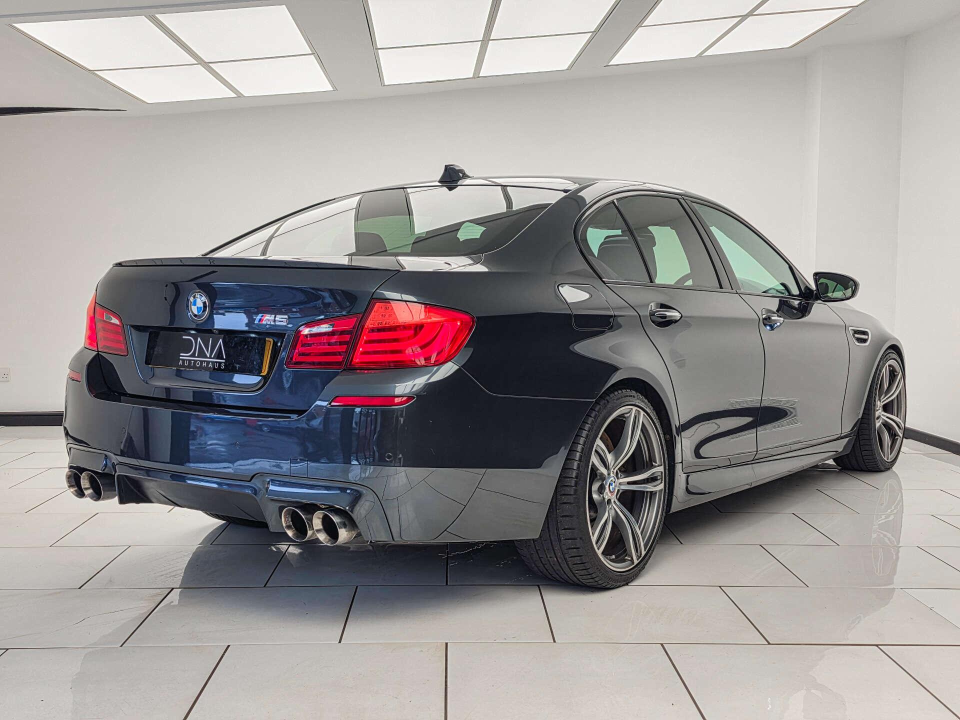BMW M5 view 25
