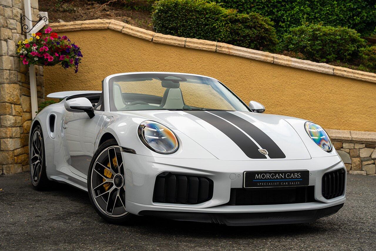Porsche 911 view 34