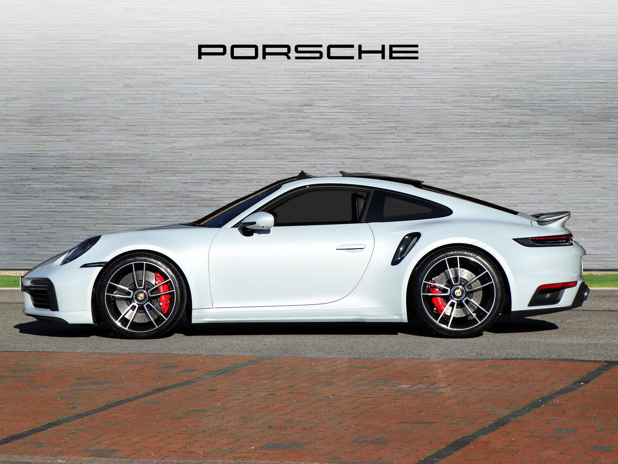 Porsche 911 view 6